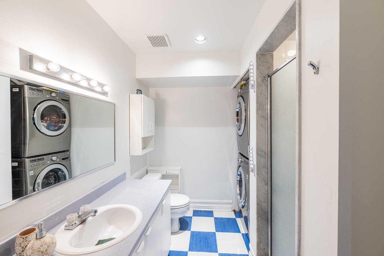 









5873


Rue David-Lewis

,
Côte-Saint-Luc,




QC
H3X3Z9


