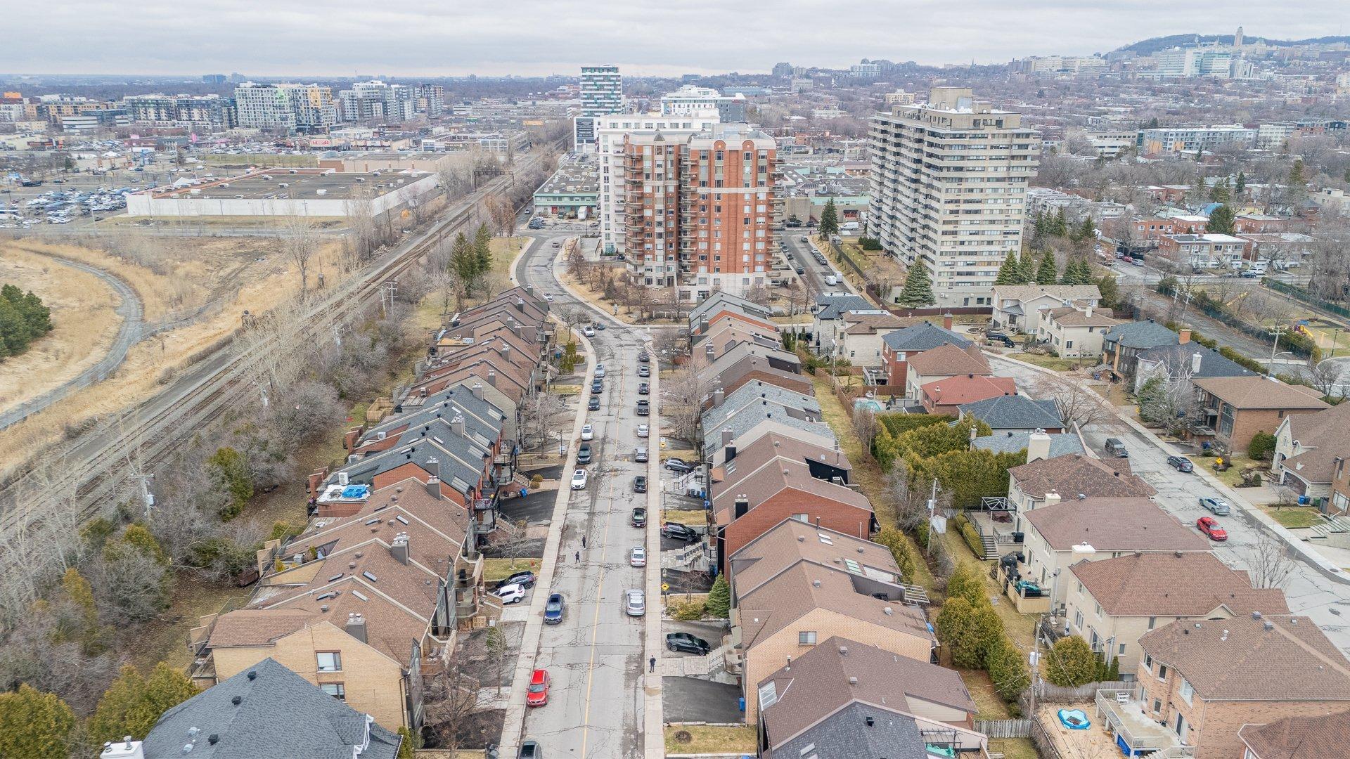 









5873


Rue David-Lewis

,
Côte-Saint-Luc,




QC
H3X3Z9

