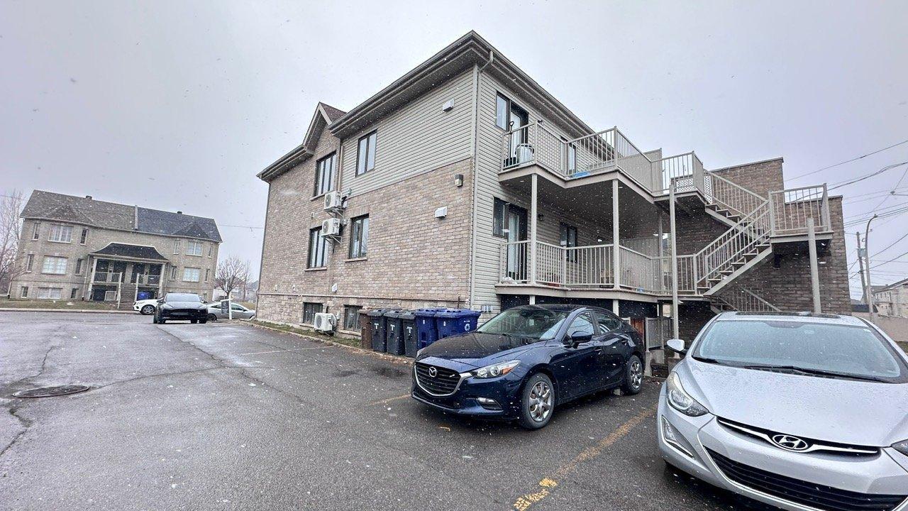 









1415


Rue Gibbon

,
Laval (Chomedey),




QC
H7W4X6

