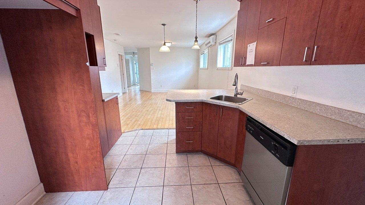 









1415


Rue Gibbon

,
Laval (Chomedey),




QC
H7W4X6

