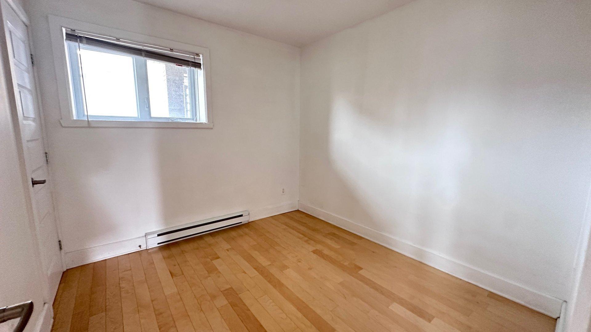 









1415


Rue Gibbon

,
Laval (Chomedey),




QC
H7W4X6

