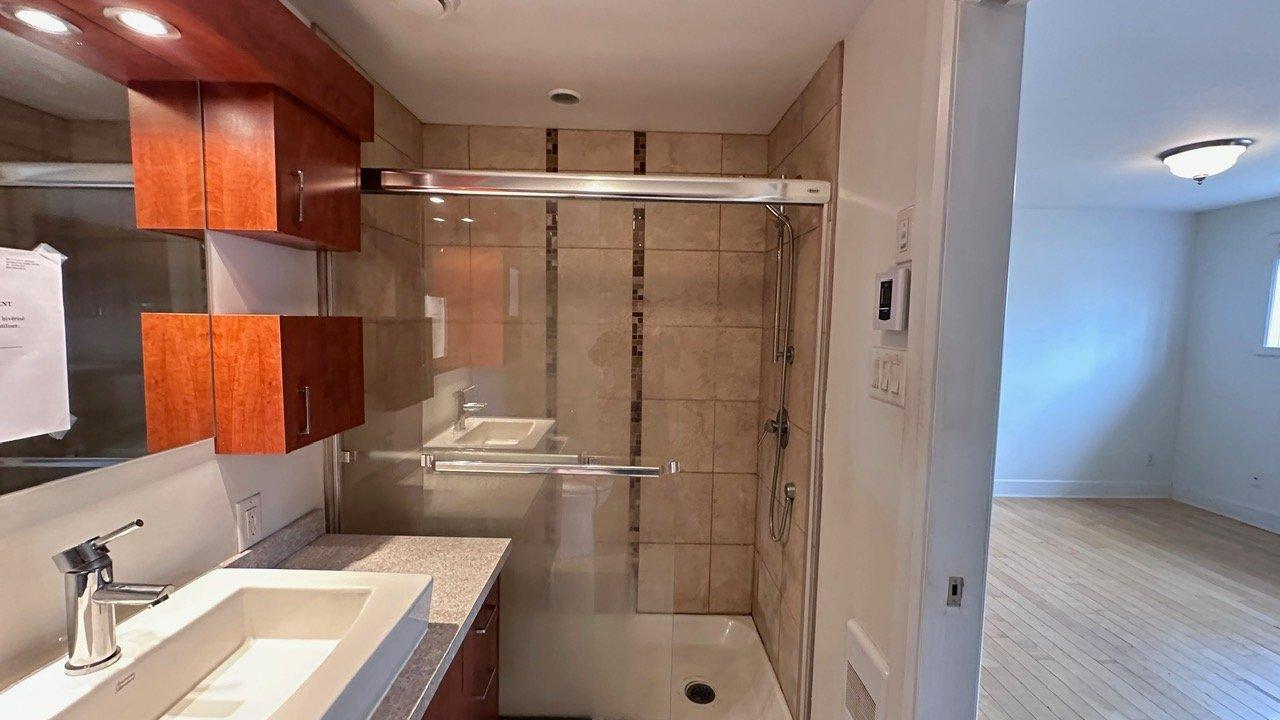 









1415


Rue Gibbon

,
Laval (Chomedey),




QC
H7W4X6

