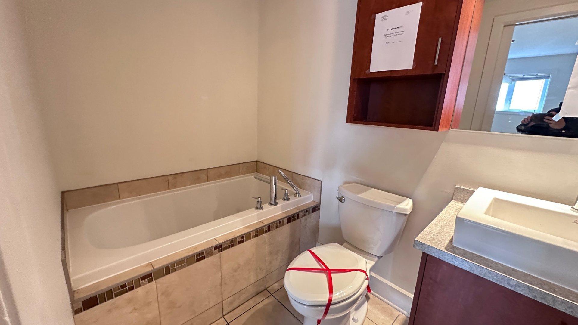 









1415


Rue Gibbon

,
Laval (Chomedey),




QC
H7W4X6

