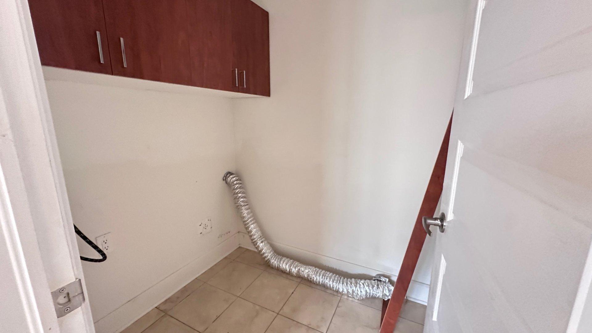 









1415


Rue Gibbon

,
Laval (Chomedey),




QC
H7W4X6

