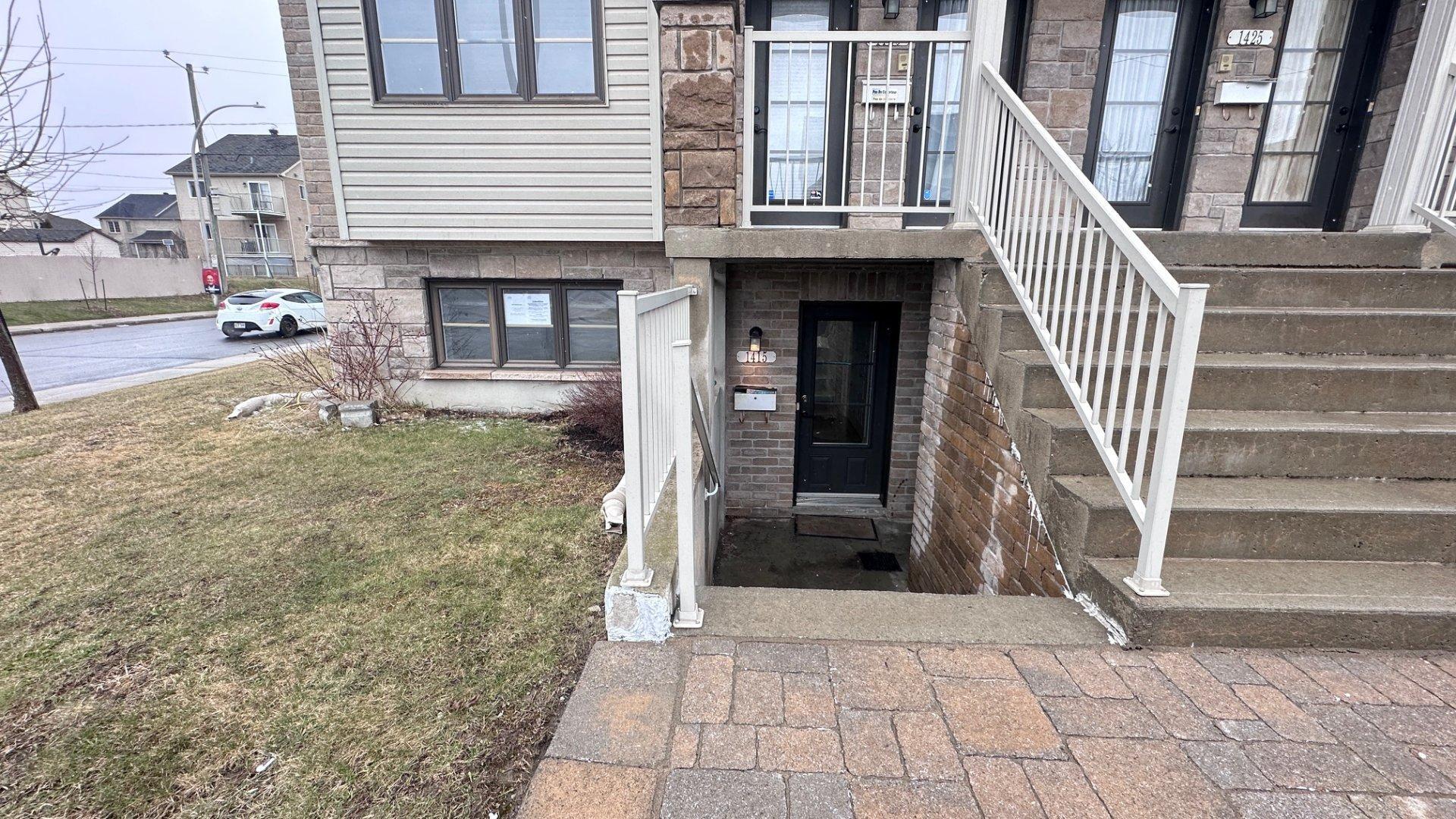 









1415


Rue Gibbon

,
Laval (Chomedey),




QC
H7W4X6

