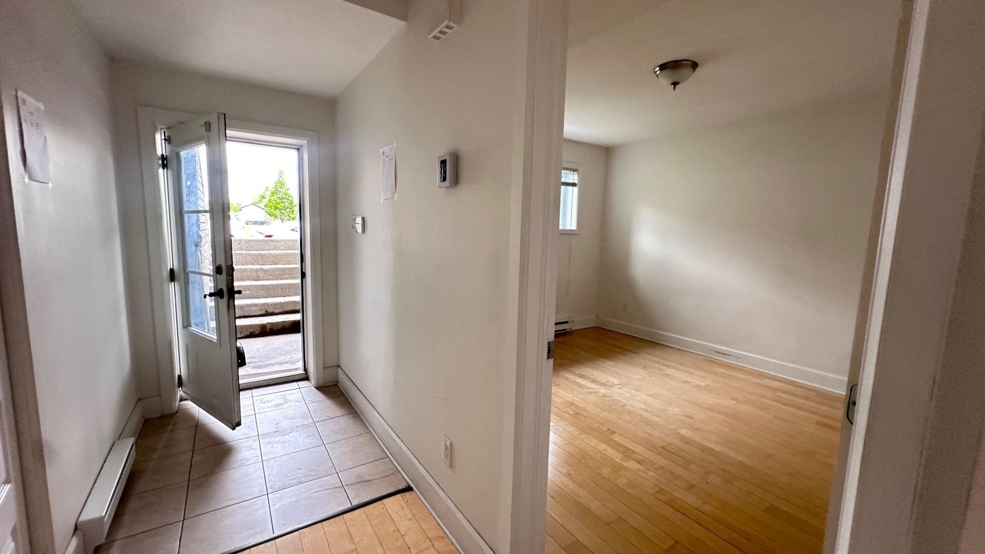 









1415


Rue Gibbon

,
Laval (Chomedey),




QC
H7W4X6

