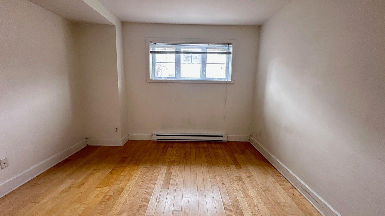 









1415


Rue Gibbon

,
Laval (Chomedey),




QC
H7W4X6

