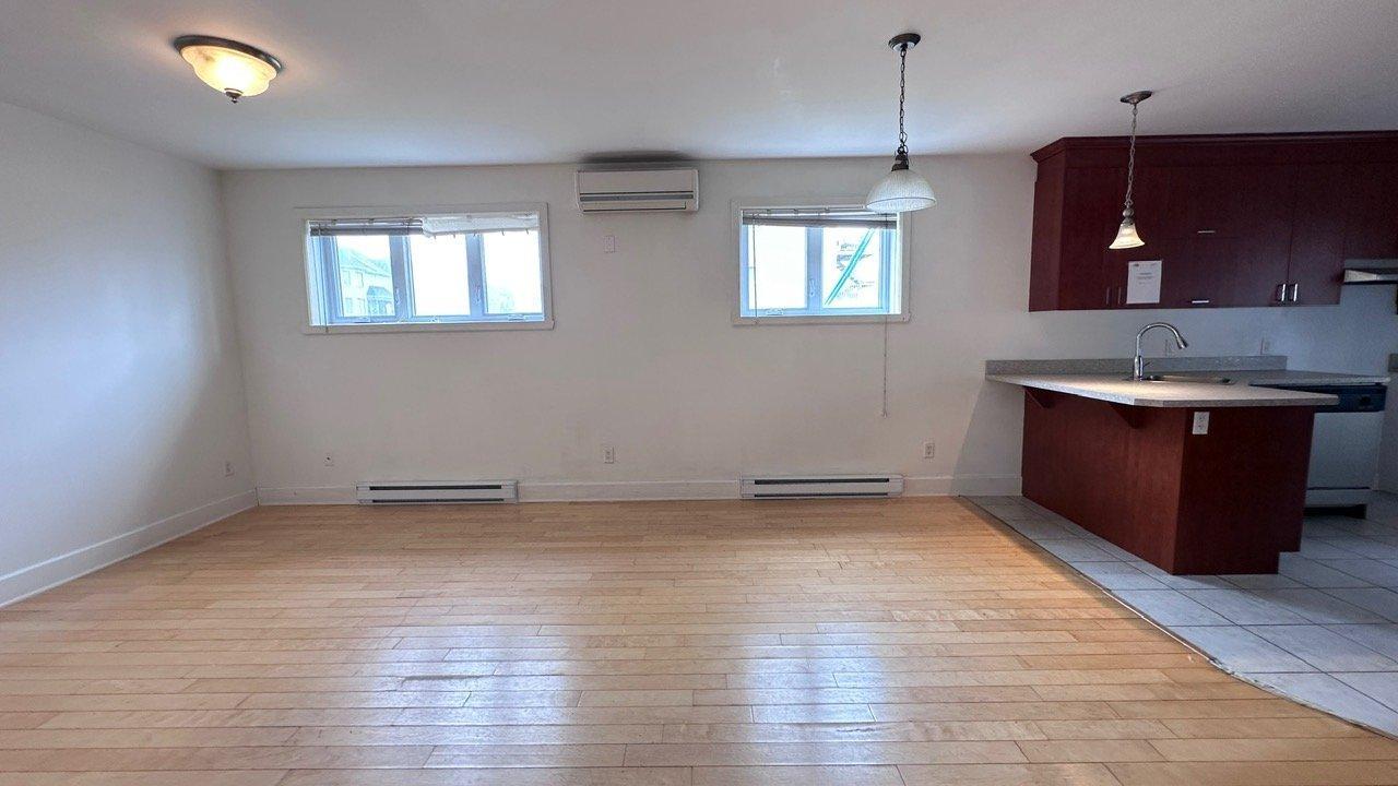 









1415


Rue Gibbon

,
Laval (Chomedey),




QC
H7W4X6

