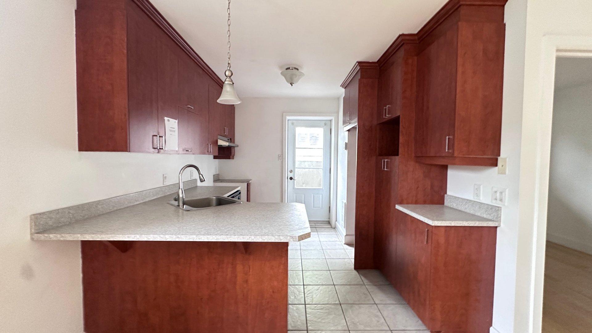 









1415


Rue Gibbon

,
Laval (Chomedey),




QC
H7W4X6

