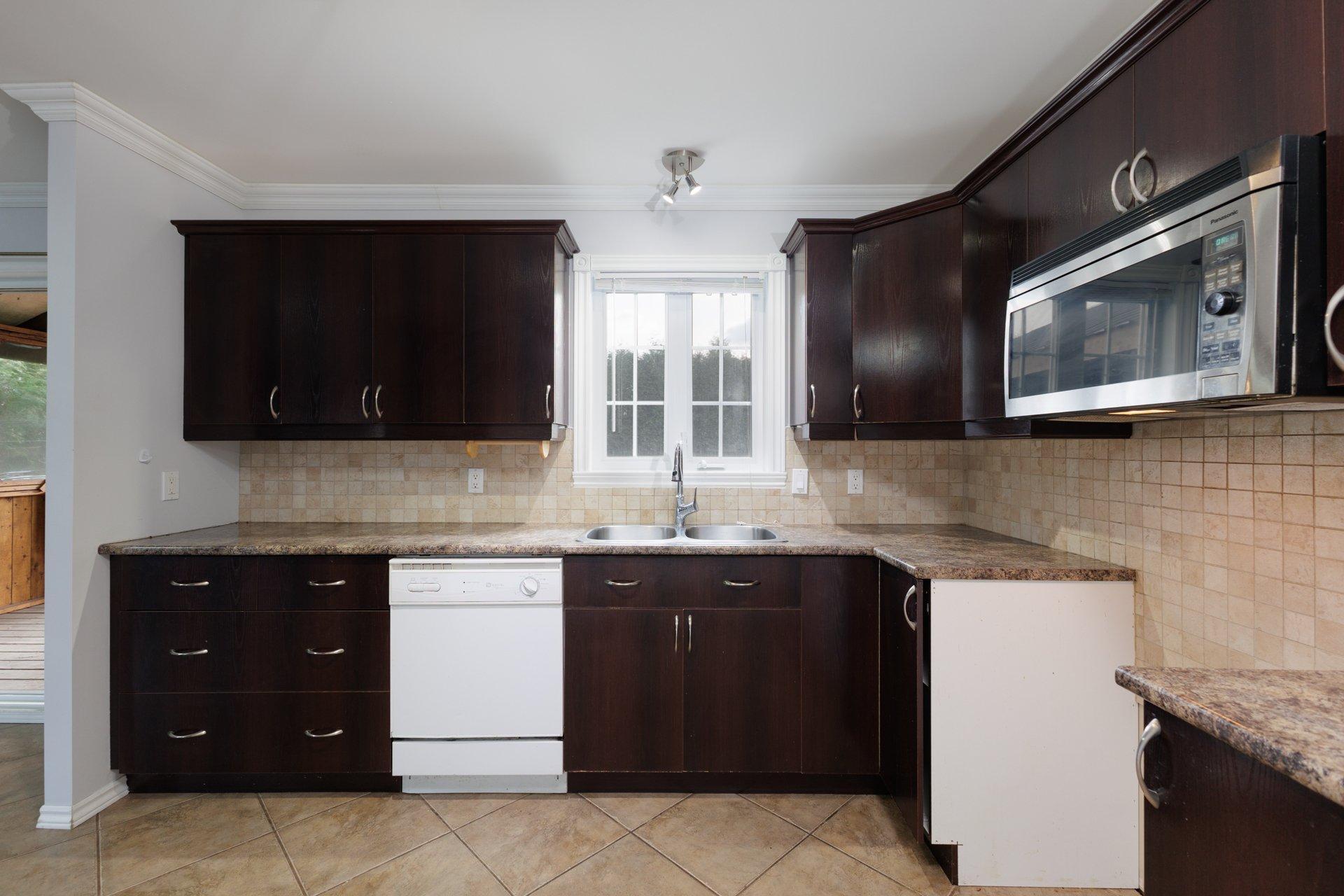 









207


25e Avenue

,
Saint-Zotique,




QC
J0P1Z2

