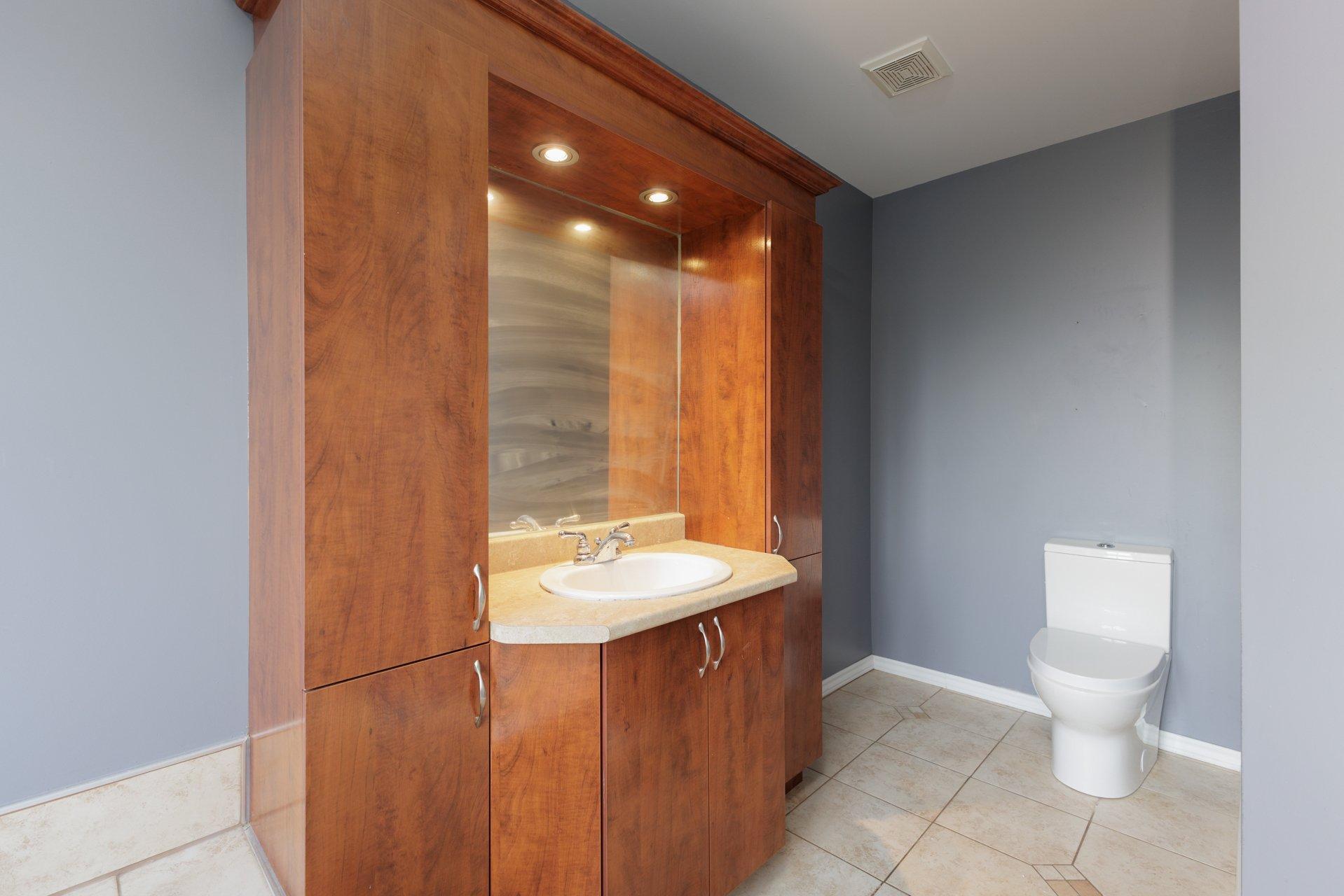 









207


25e Avenue

,
Saint-Zotique,




QC
J0P1Z2


