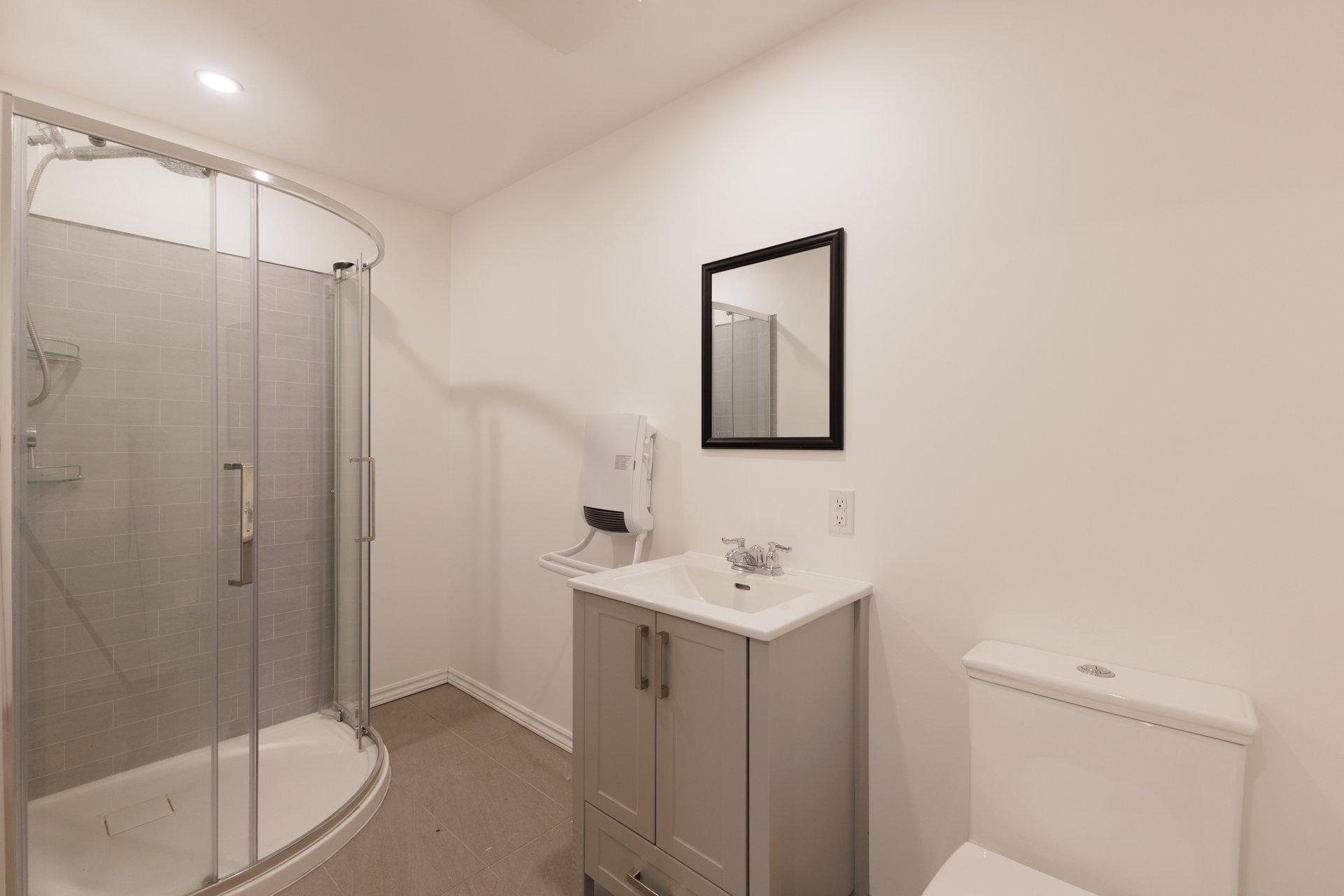 









207


25e Avenue

,
Saint-Zotique,




QC
J0P1Z2

