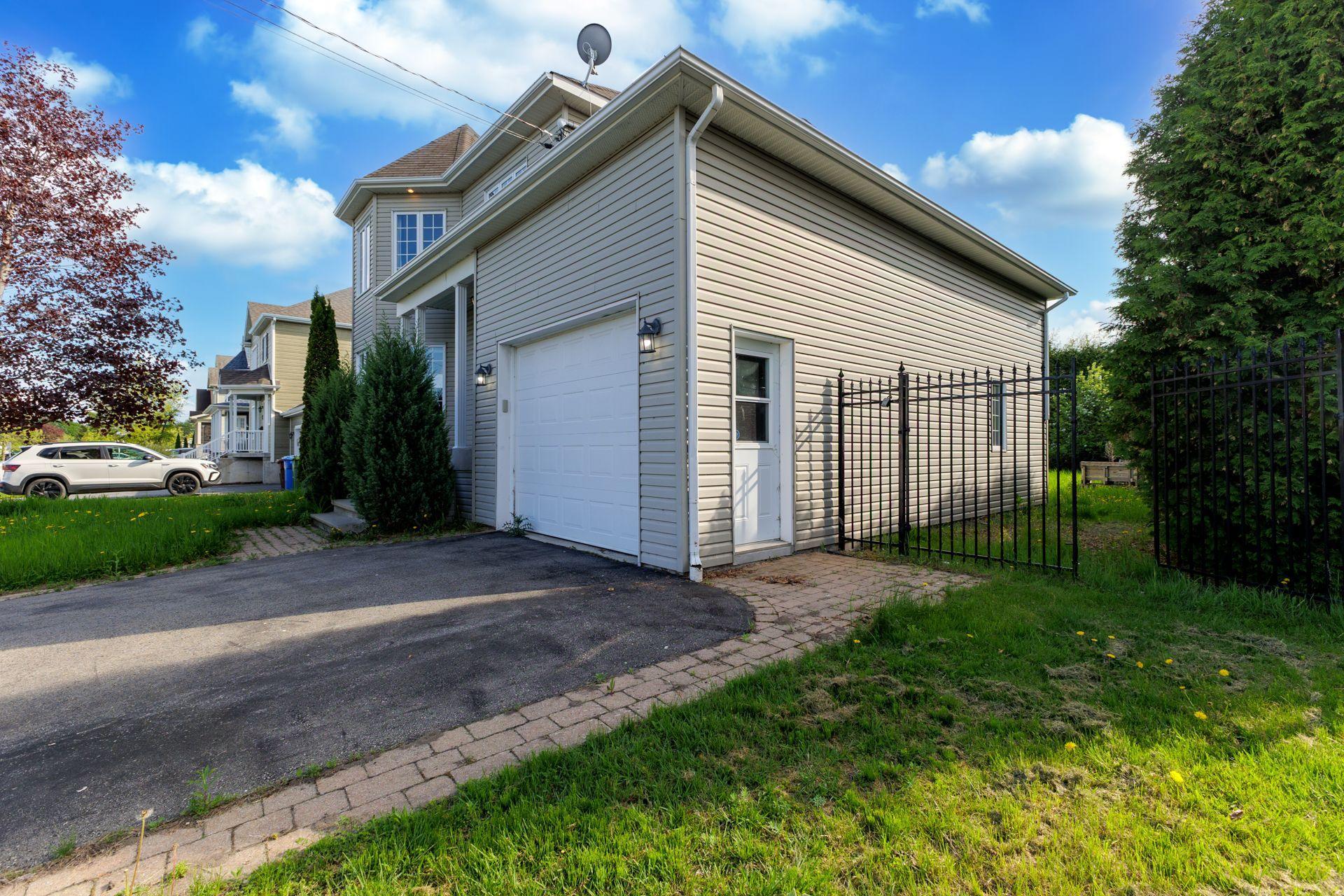 









207


25e Avenue

,
Saint-Zotique,




QC
J0P1Z2

