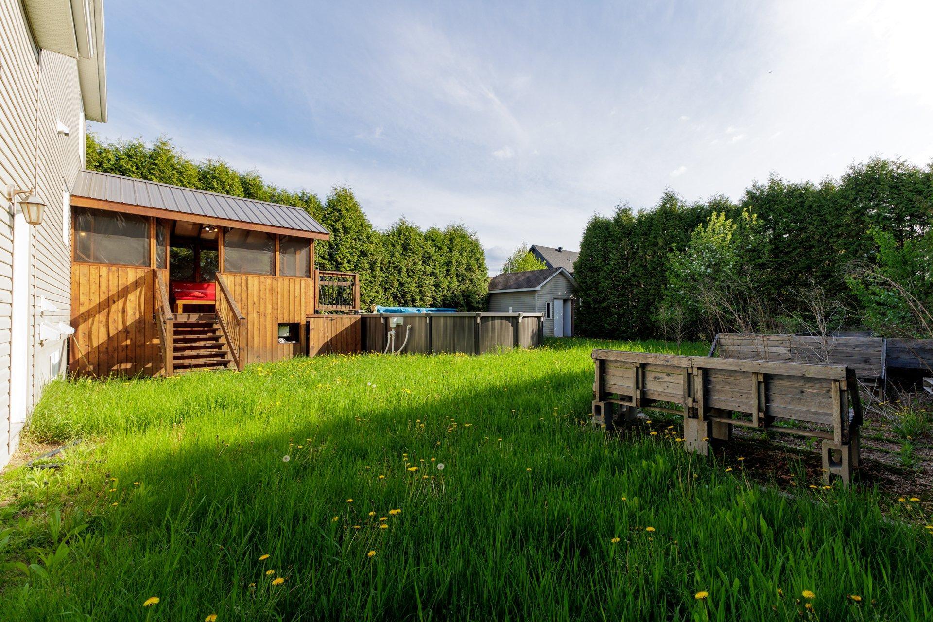 









207


25e Avenue

,
Saint-Zotique,




QC
J0P1Z2

