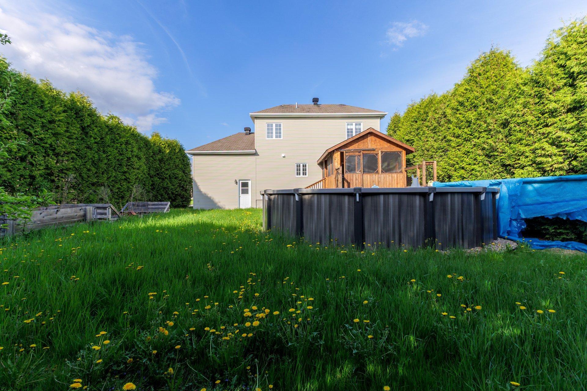 









207


25e Avenue

,
Saint-Zotique,




QC
J0P1Z2

