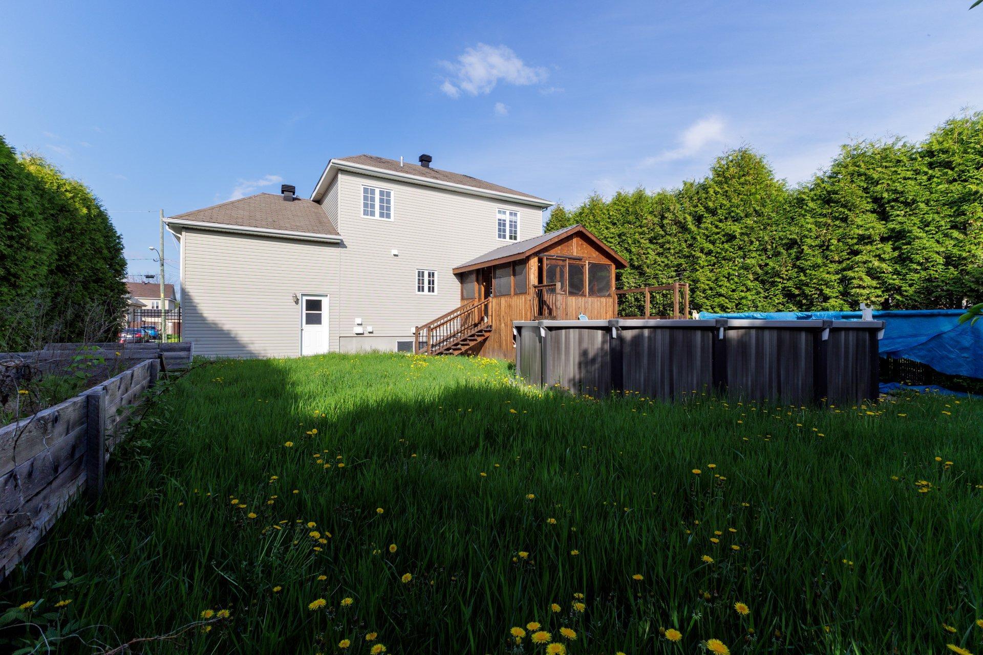 









207


25e Avenue

,
Saint-Zotique,




QC
J0P1Z2


