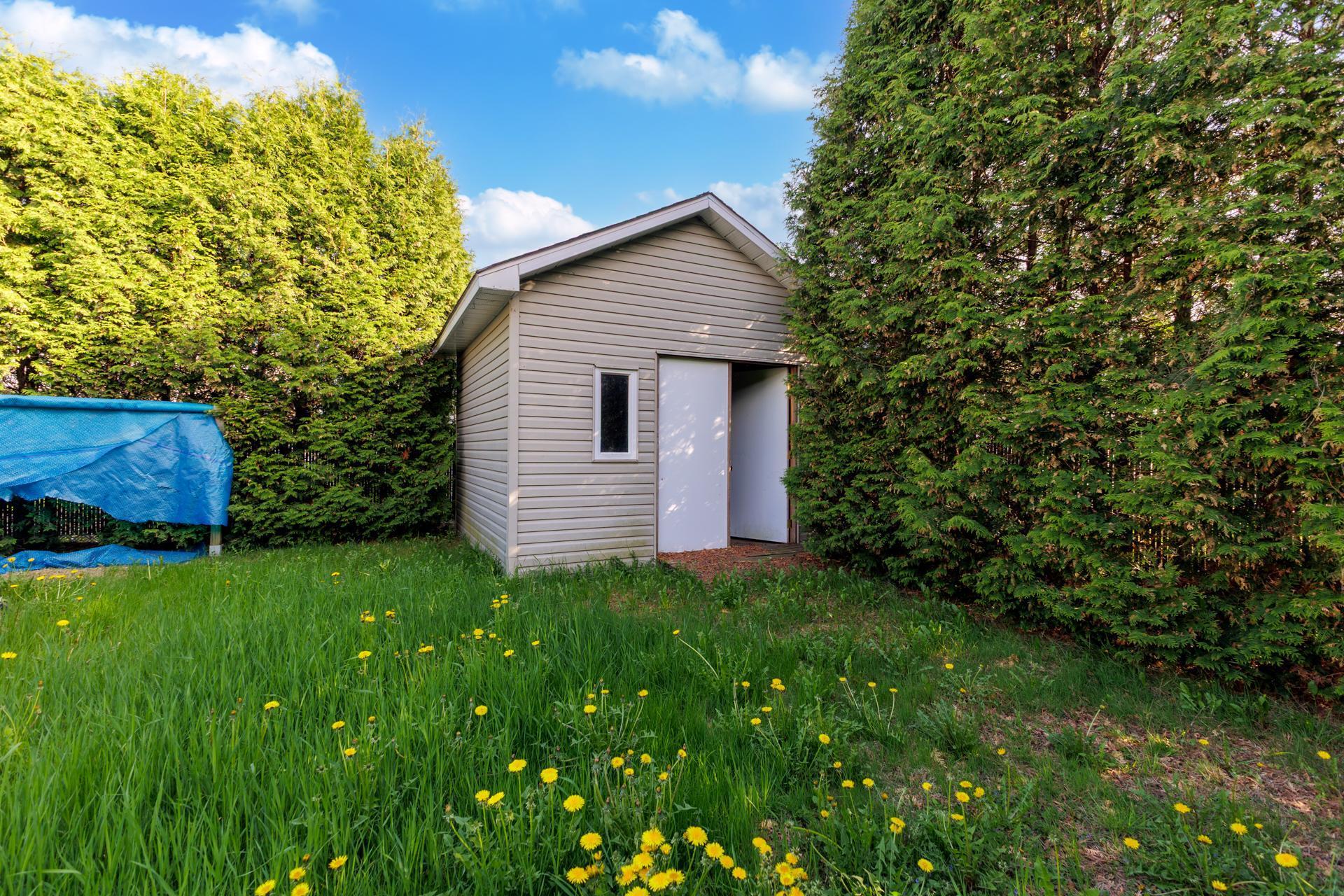 









207


25e Avenue

,
Saint-Zotique,




QC
J0P1Z2

