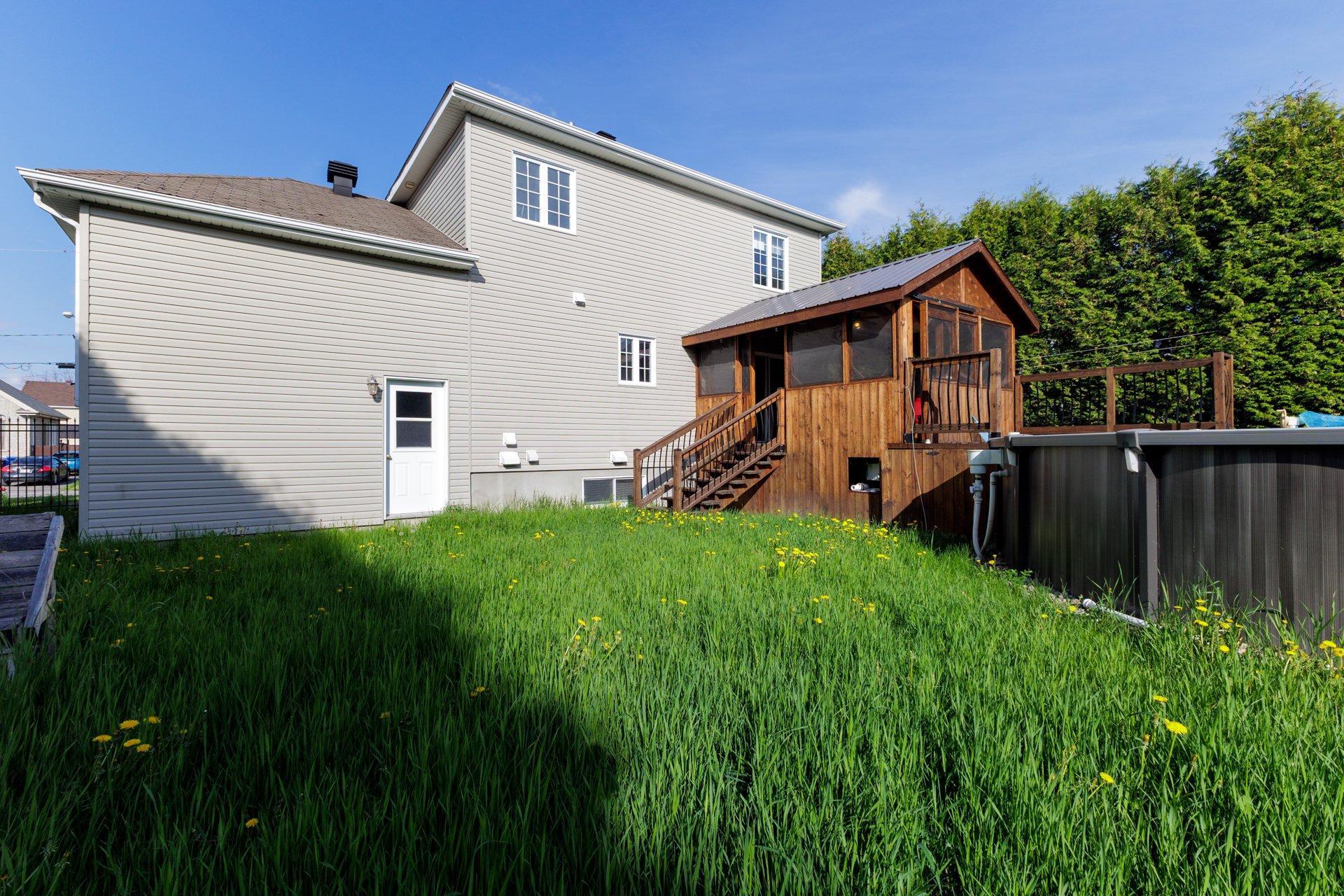 









207


25e Avenue

,
Saint-Zotique,




QC
J0P1Z2

