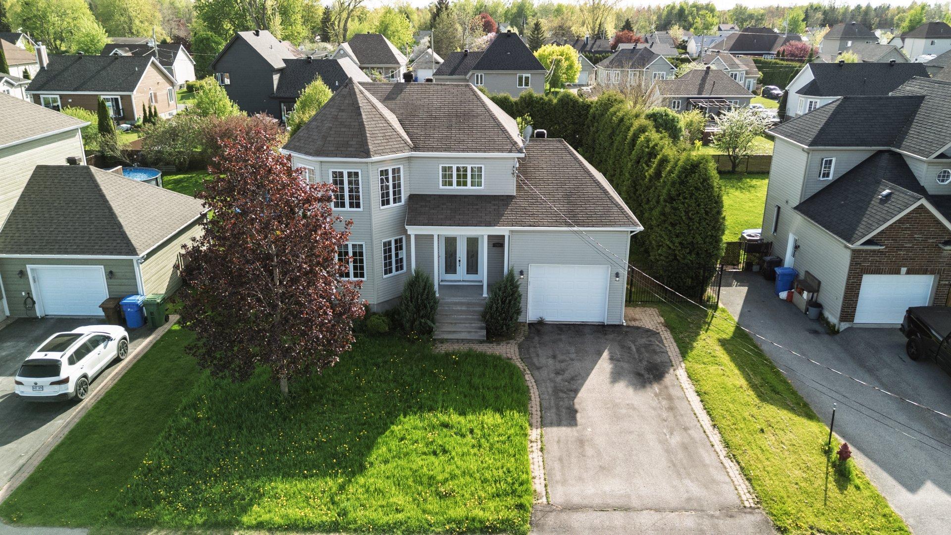 









207


25e Avenue

,
Saint-Zotique,




QC
J0P1Z2


