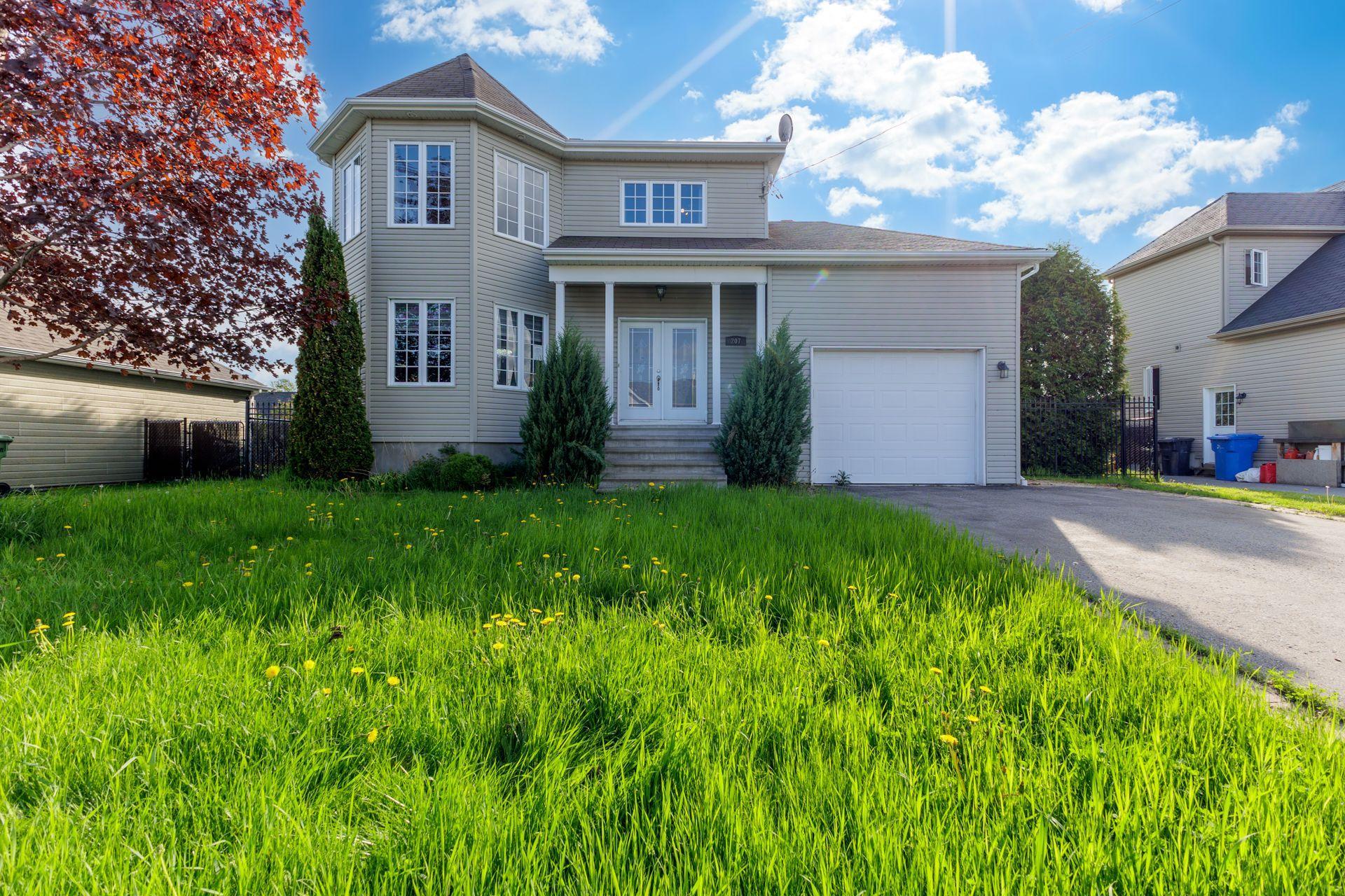









207


25e Avenue

,
Saint-Zotique,




QC
J0P1Z2


