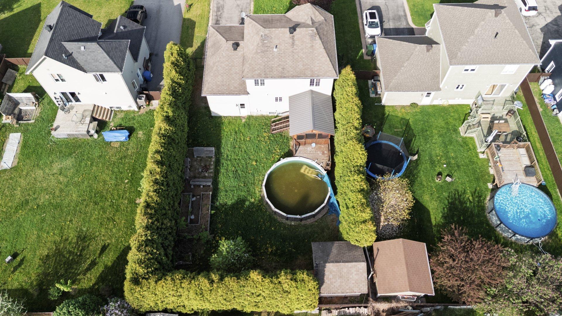 









207


25e Avenue

,
Saint-Zotique,




QC
J0P1Z2

