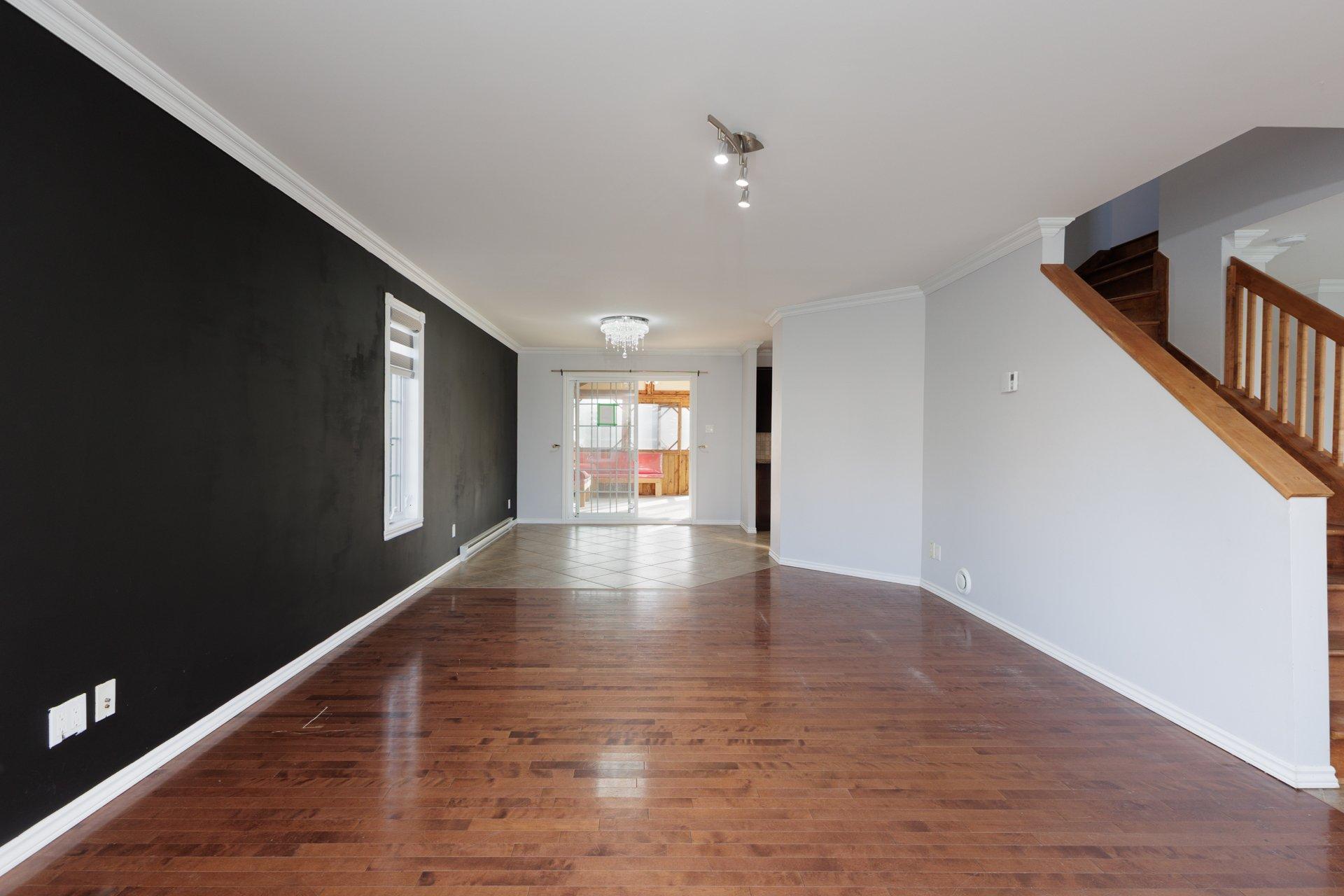 









207


25e Avenue

,
Saint-Zotique,




QC
J0P1Z2

