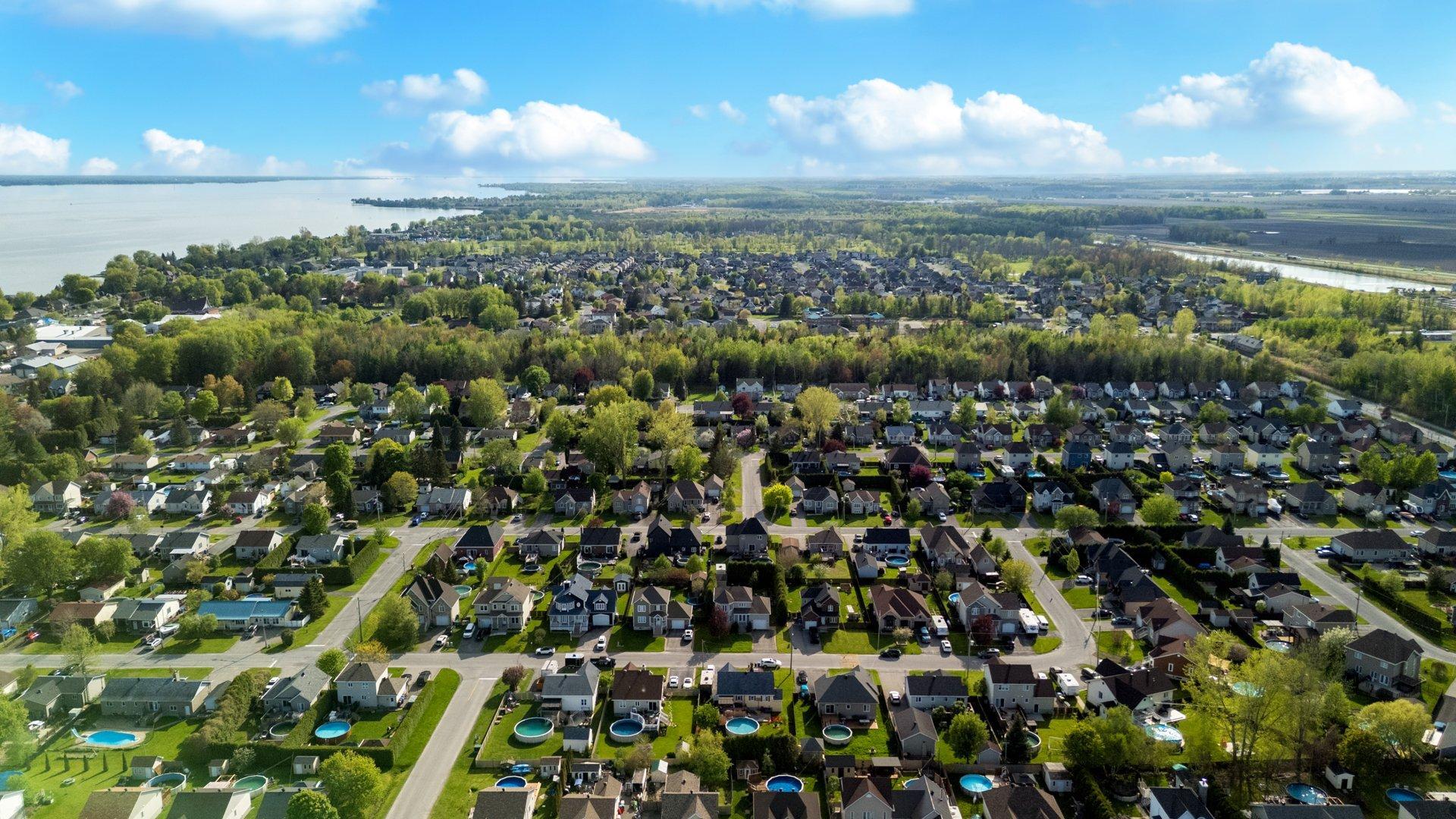 









207


25e Avenue

,
Saint-Zotique,




QC
J0P1Z2

