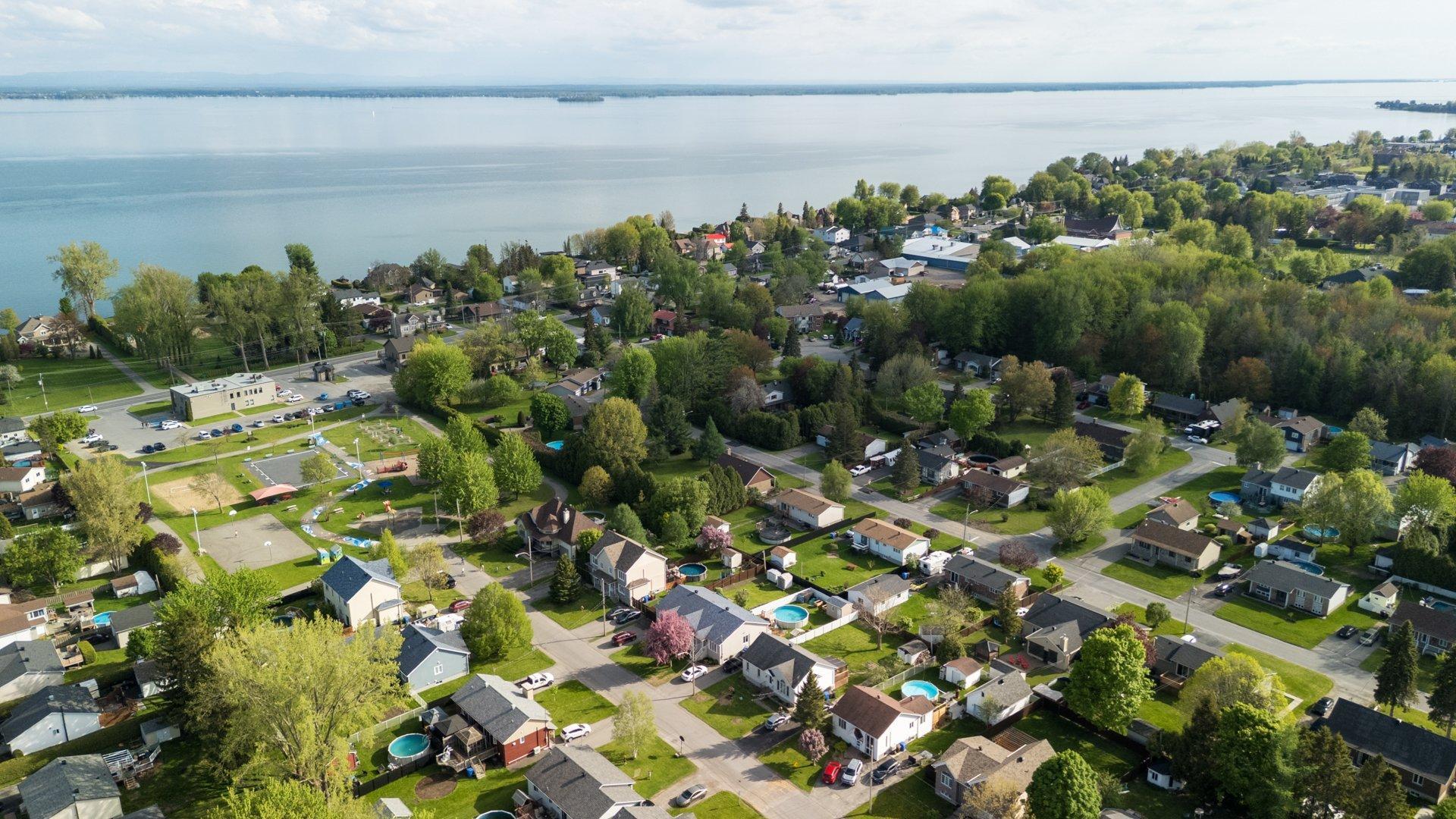 









207


25e Avenue

,
Saint-Zotique,




QC
J0P1Z2

