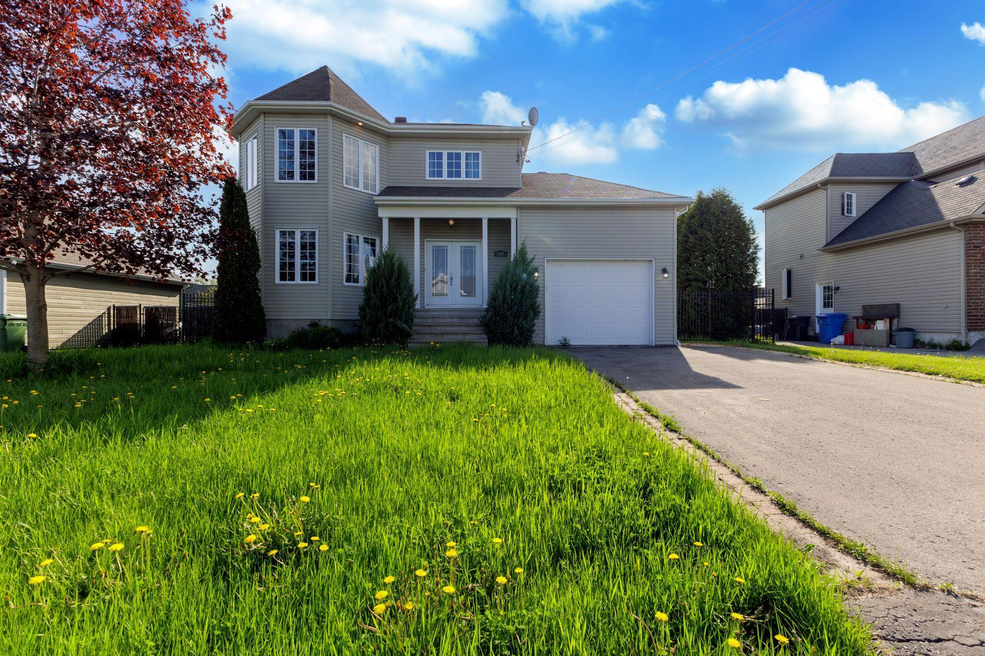 









207


25e Avenue

,
Saint-Zotique,




QC
J0P1Z2

