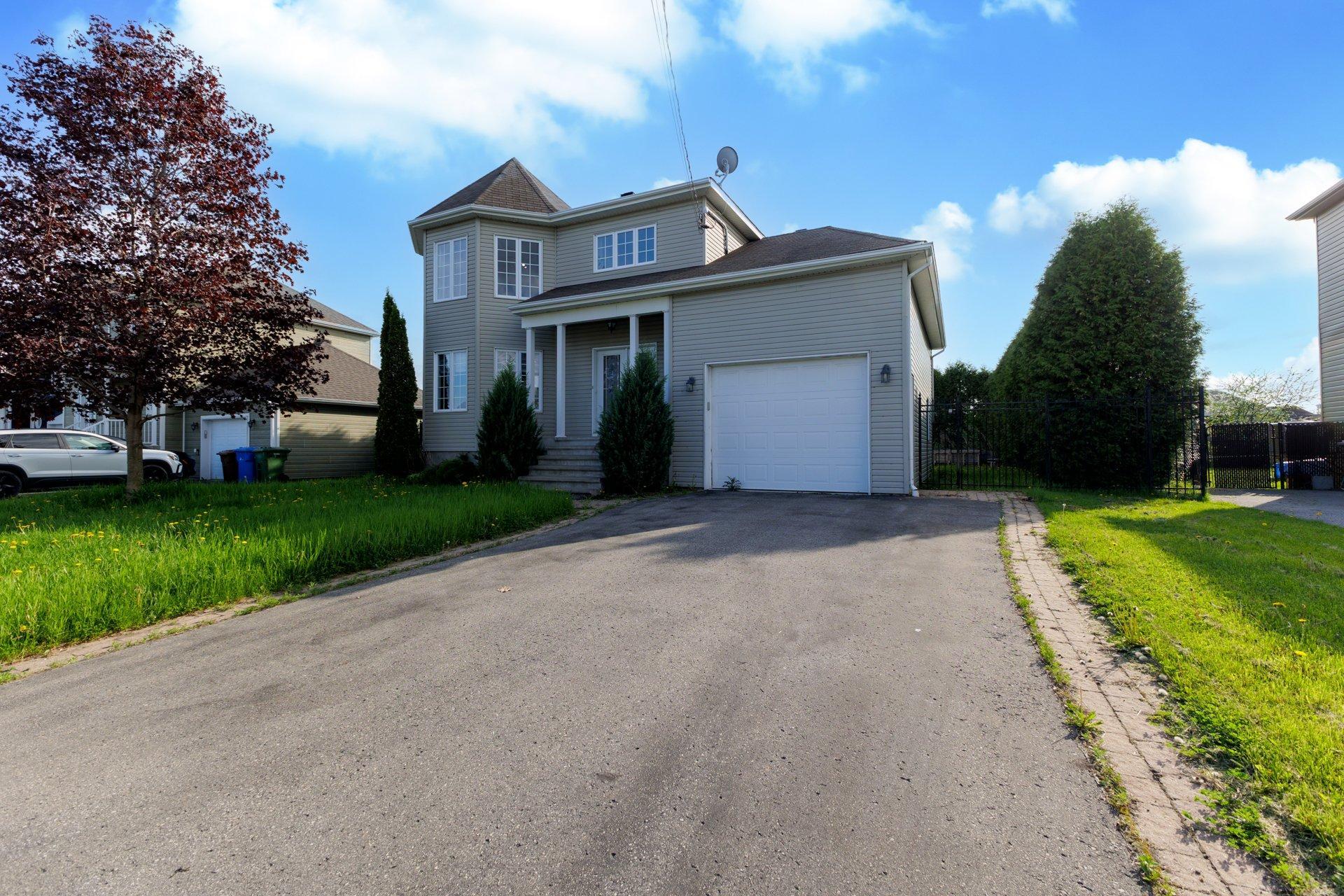 









207


25e Avenue

,
Saint-Zotique,




QC
J0P1Z2

