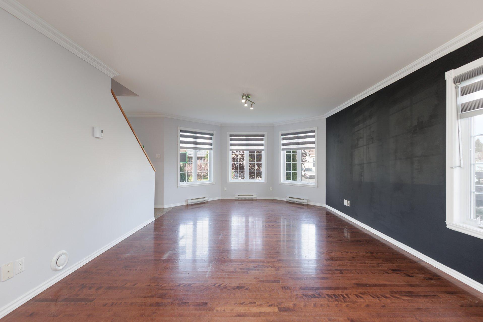 









207


25e Avenue

,
Saint-Zotique,




QC
J0P1Z2

