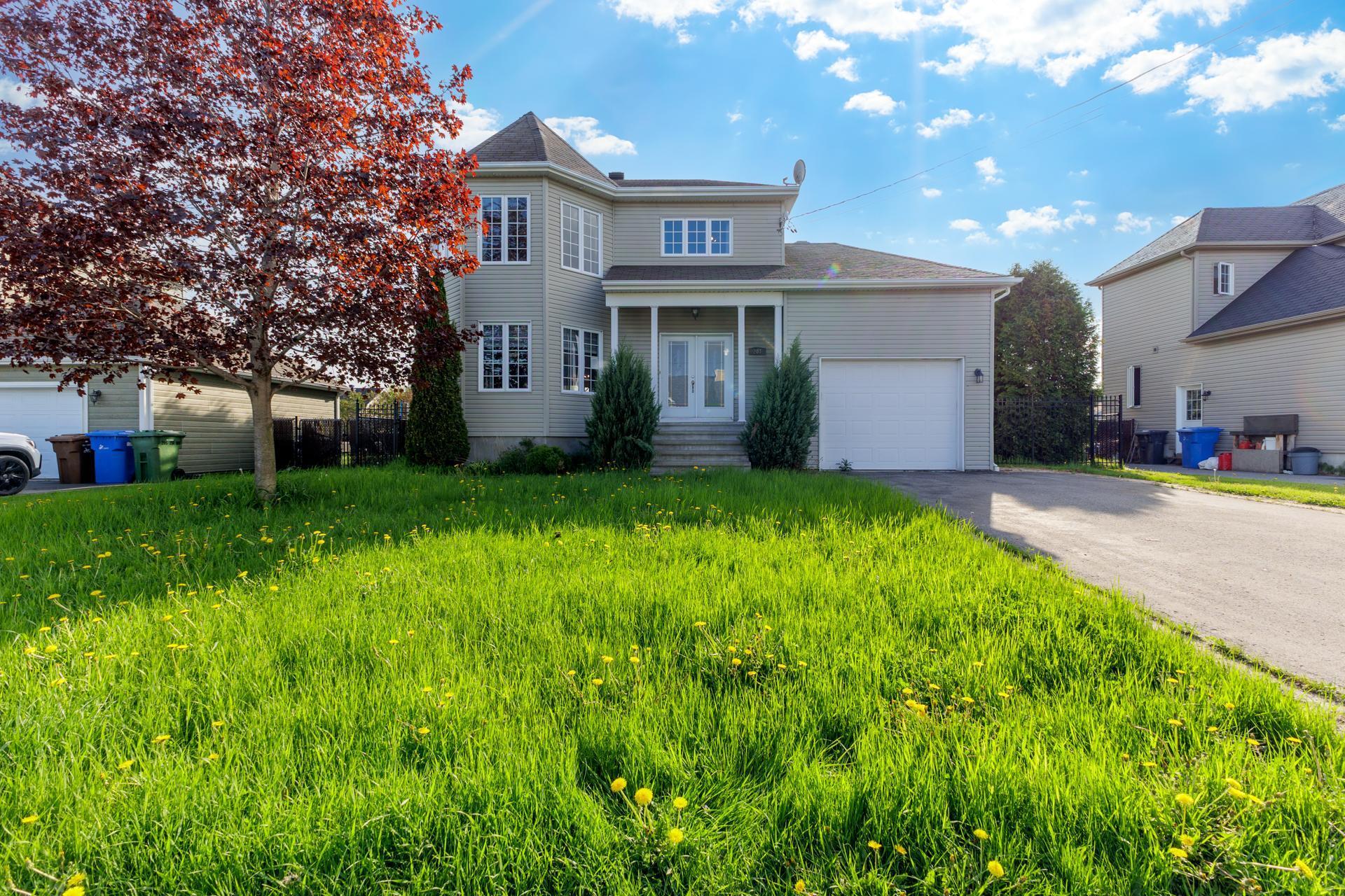 









207


25e Avenue

,
Saint-Zotique,




QC
J0P1Z2

