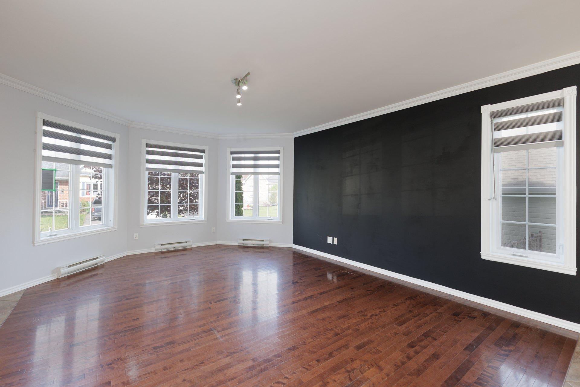 









207


25e Avenue

,
Saint-Zotique,




QC
J0P1Z2

