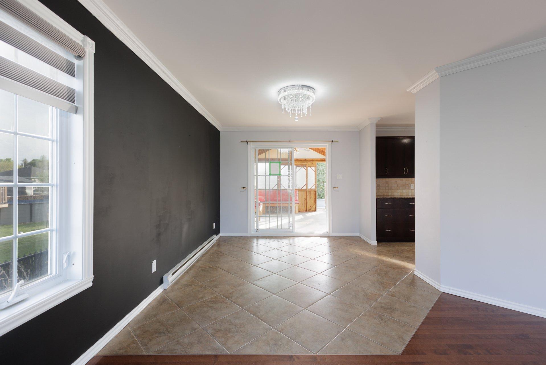 









207


25e Avenue

,
Saint-Zotique,




QC
J0P1Z2

