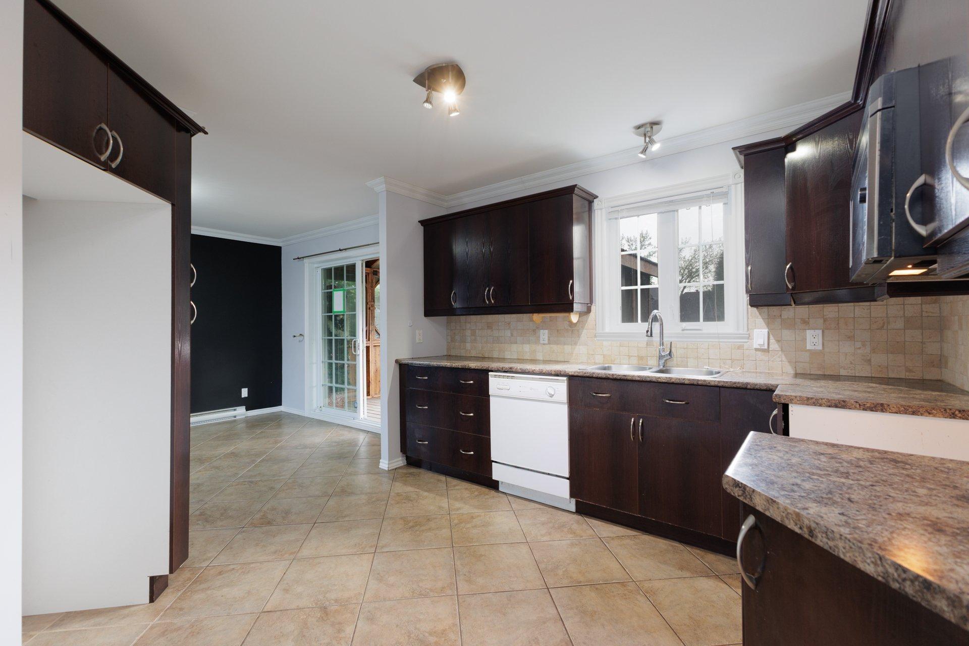 









207


25e Avenue

,
Saint-Zotique,




QC
J0P1Z2

