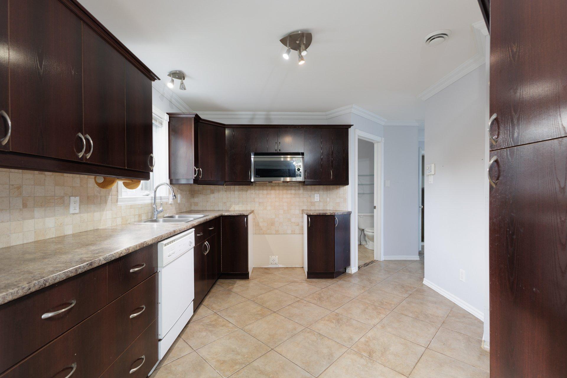 









207


25e Avenue

,
Saint-Zotique,




QC
J0P1Z2

