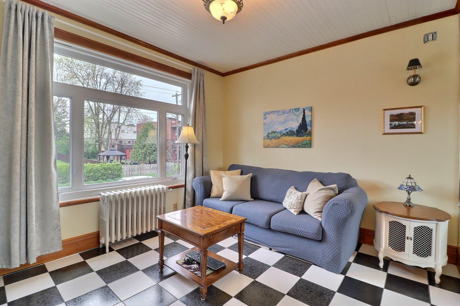 









3376


Ch. Royal

,
Québec (Beauport),




QC
G1E1W2

