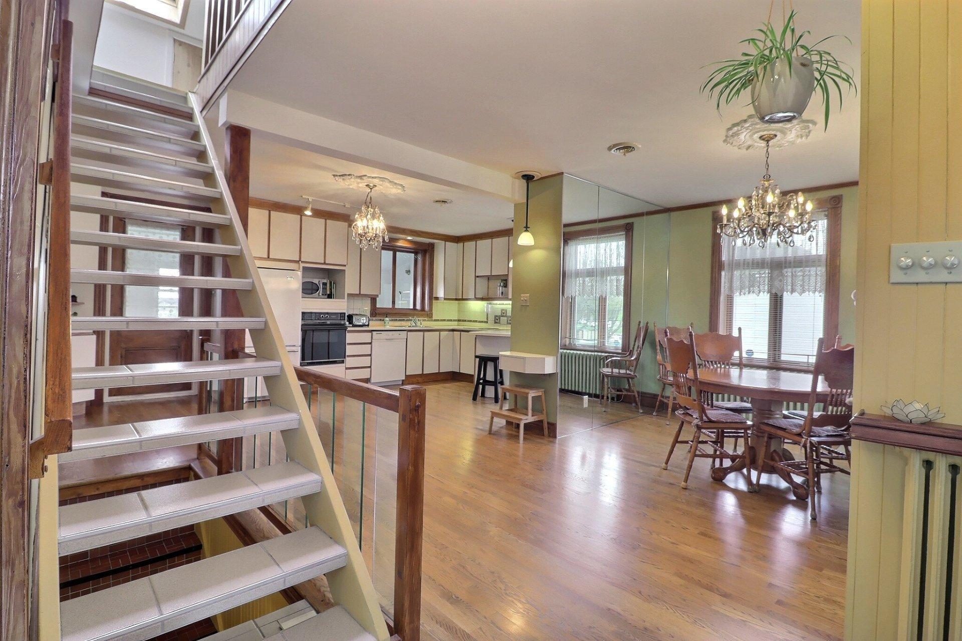 









3376


Ch. Royal

,
Québec (Beauport),




QC
G1E1W2

