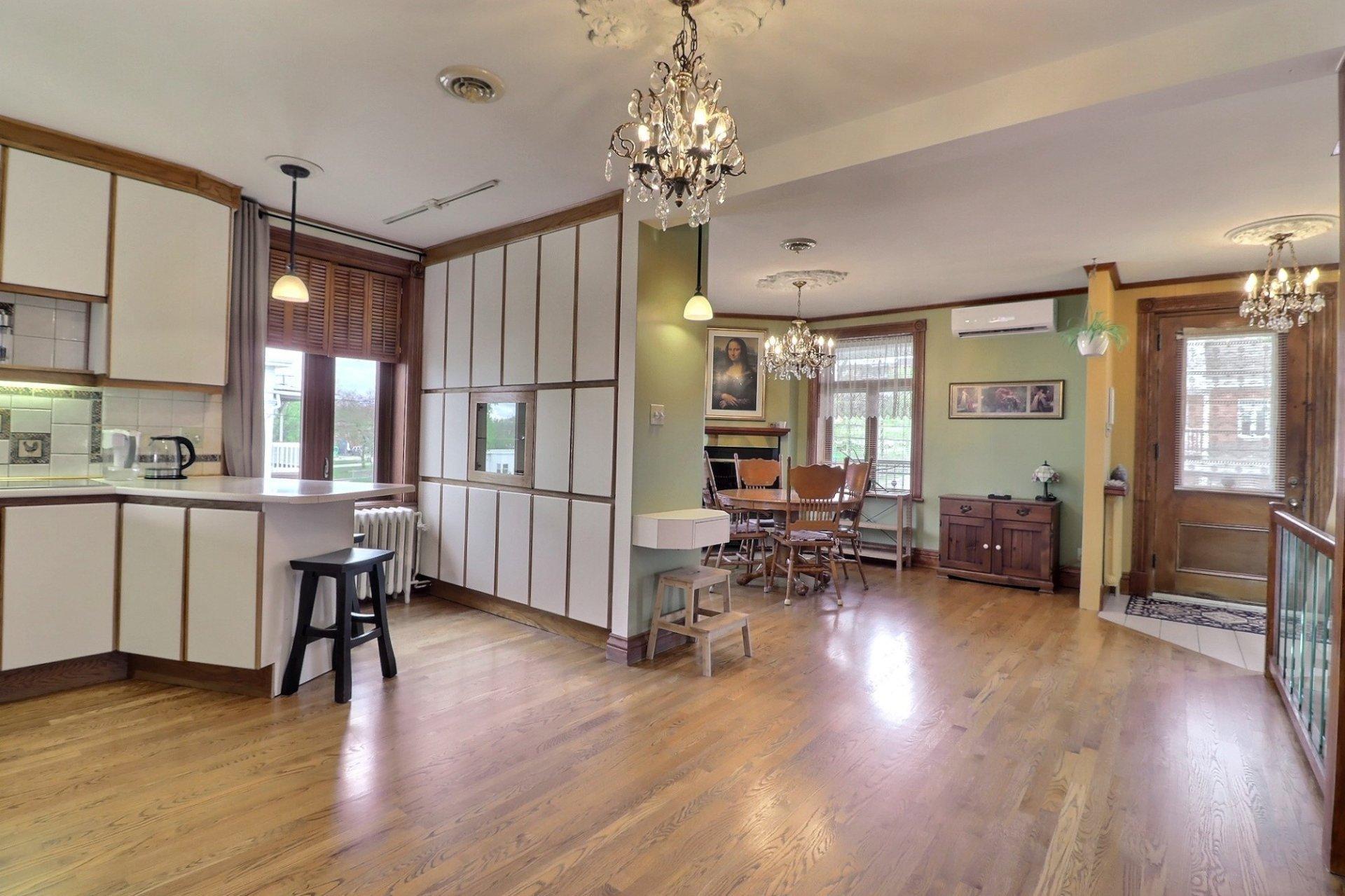 









3376


Ch. Royal

,
Québec (Beauport),




QC
G1E1W2

