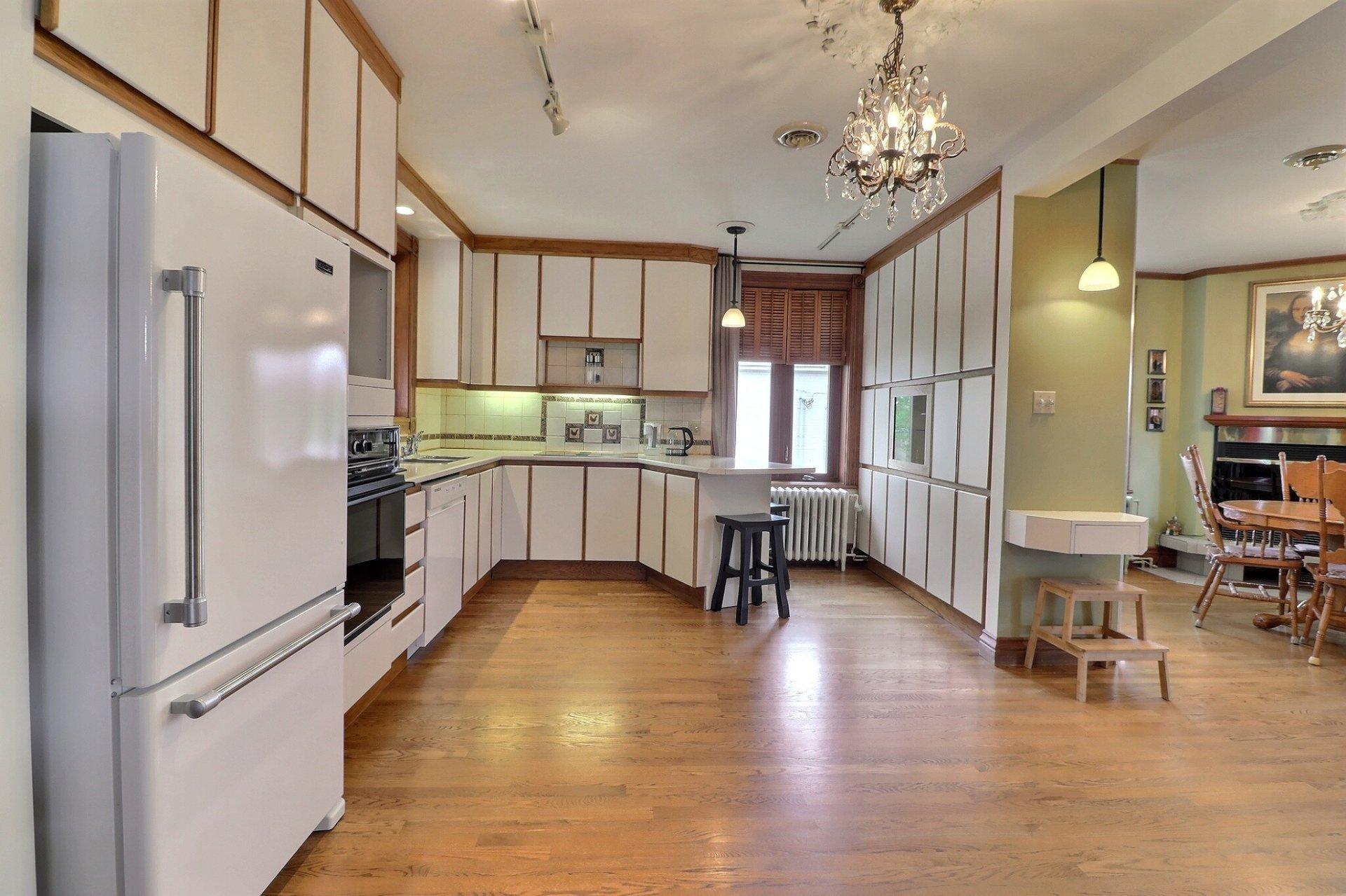 









3376


Ch. Royal

,
Québec (Beauport),




QC
G1E1W2

