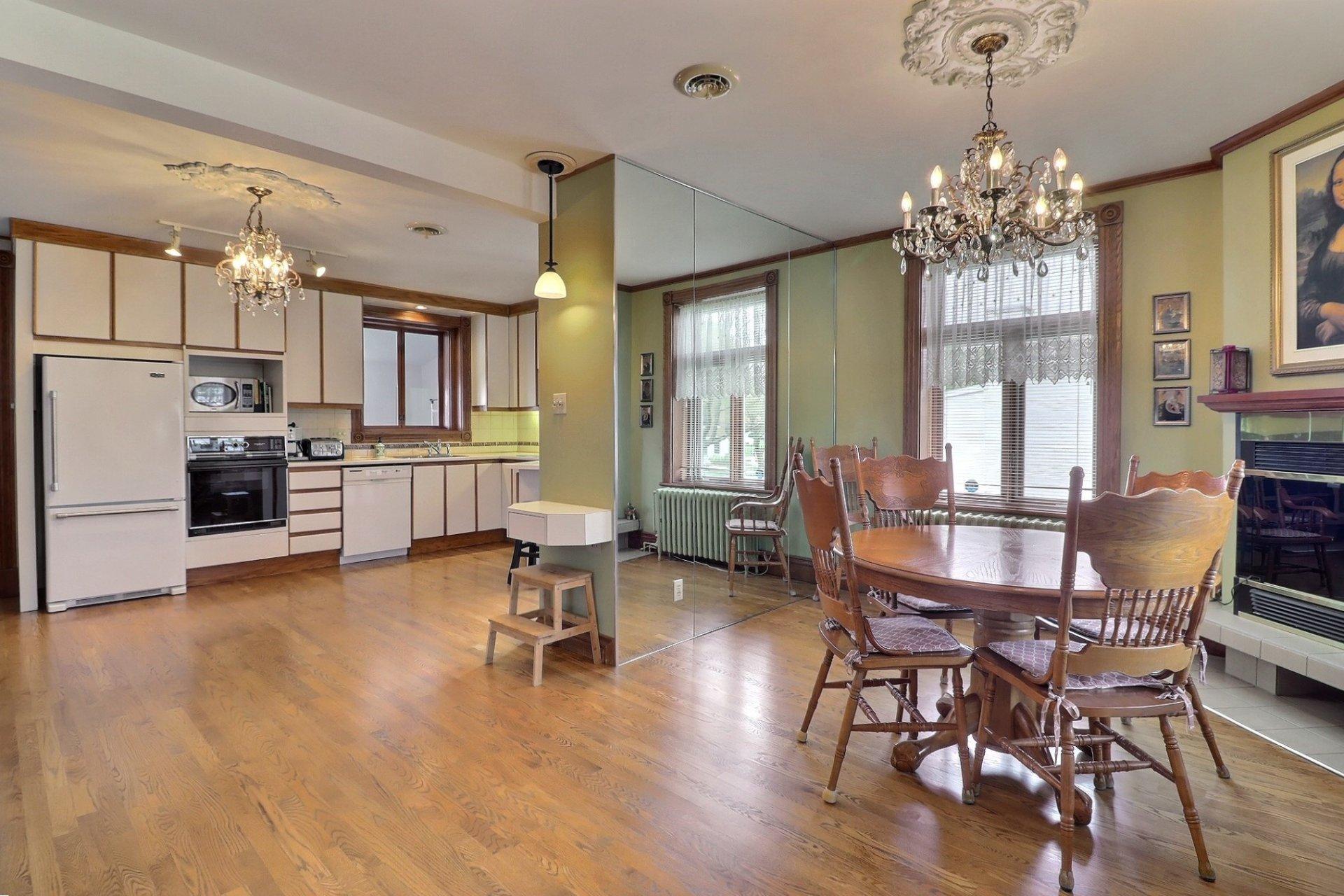 









3376


Ch. Royal

,
Québec (Beauport),




QC
G1E1W2

