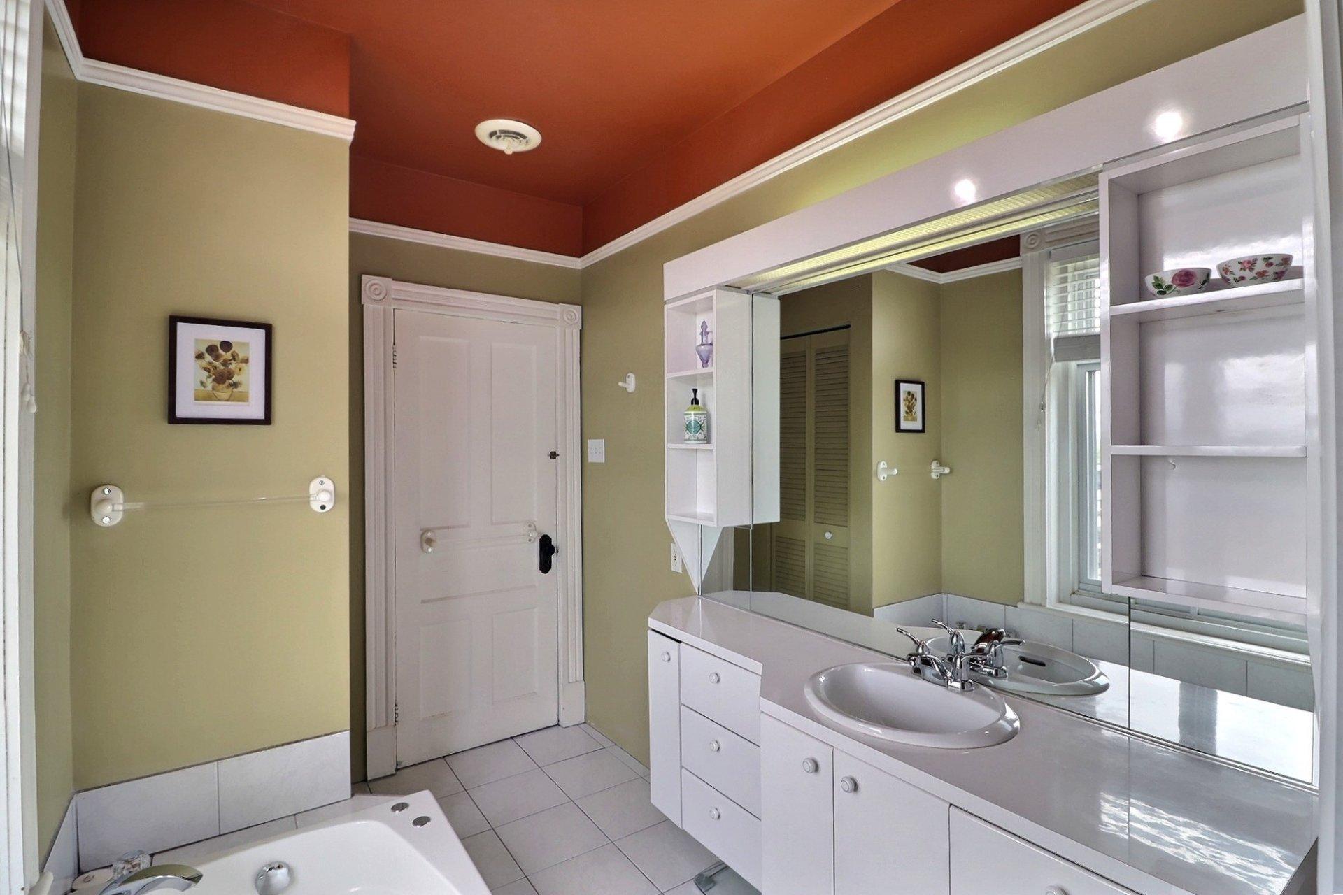 









3376


Ch. Royal

,
Québec (Beauport),




QC
G1E1W2

