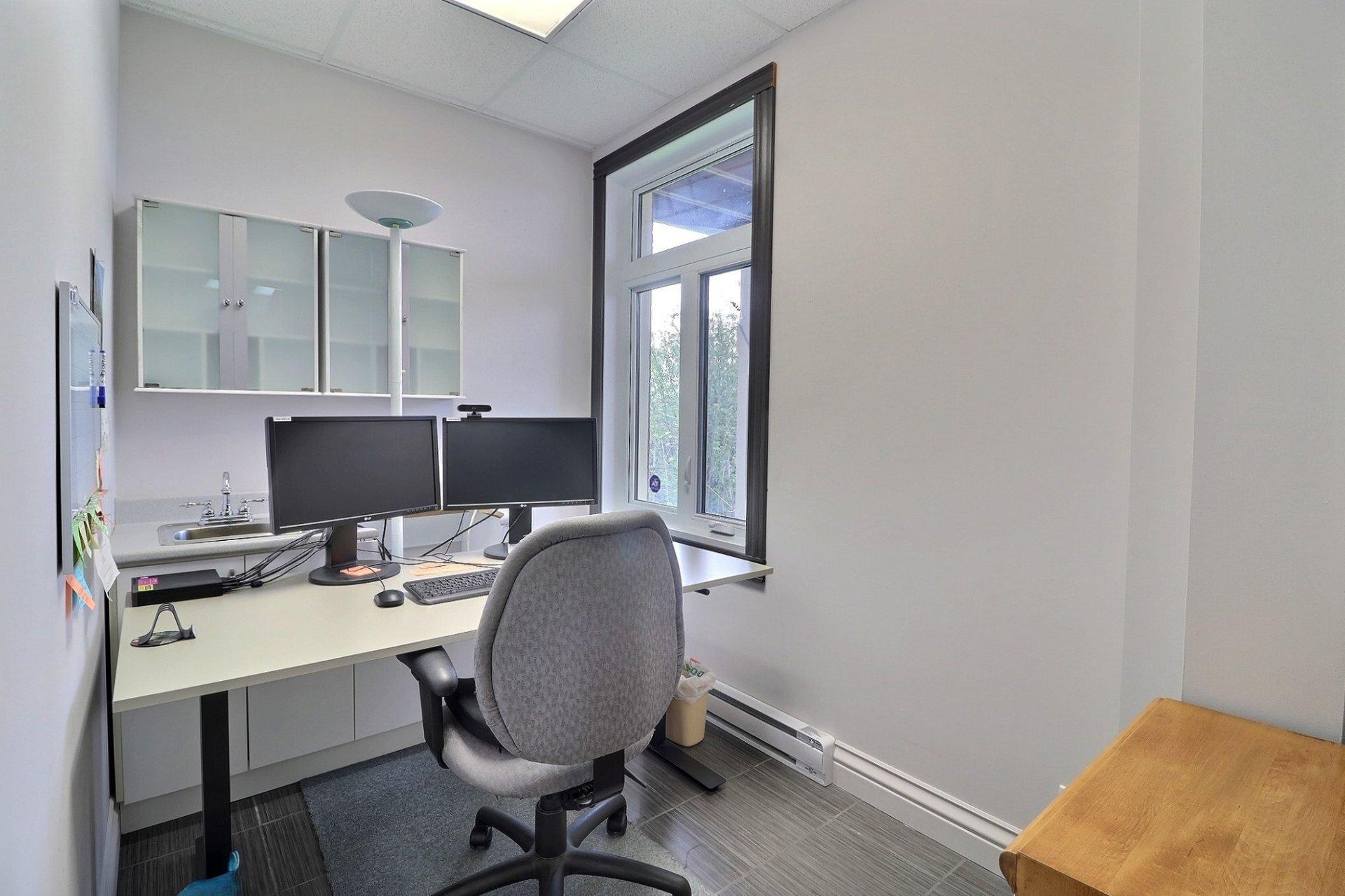 









3376


Ch. Royal

,
Québec (Beauport),




QC
G1E1W2

