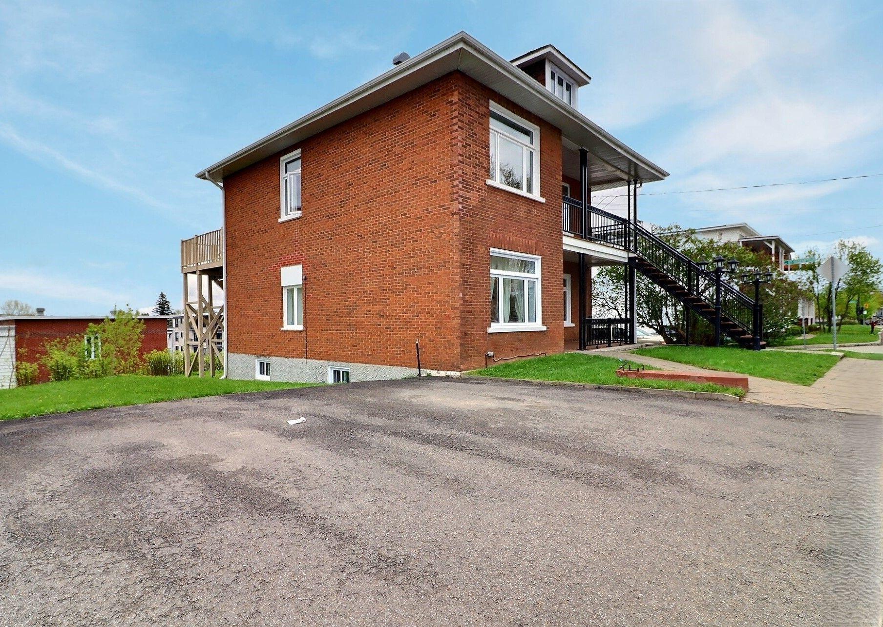 









3376


Ch. Royal

,
Québec (Beauport),




QC
G1E1W2

