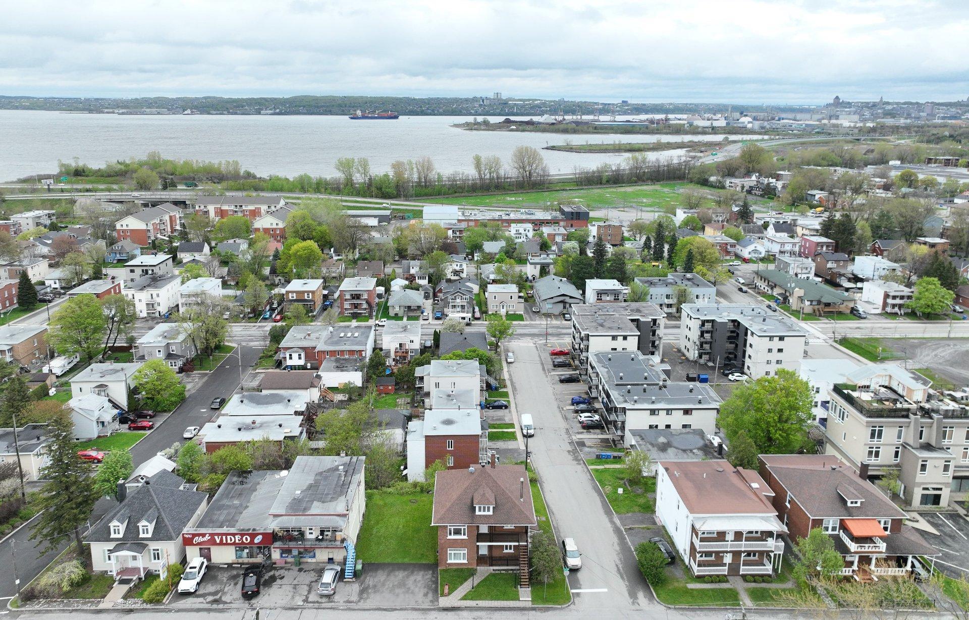 









3376


Ch. Royal

,
Québec (Beauport),




QC
G1E1W2

