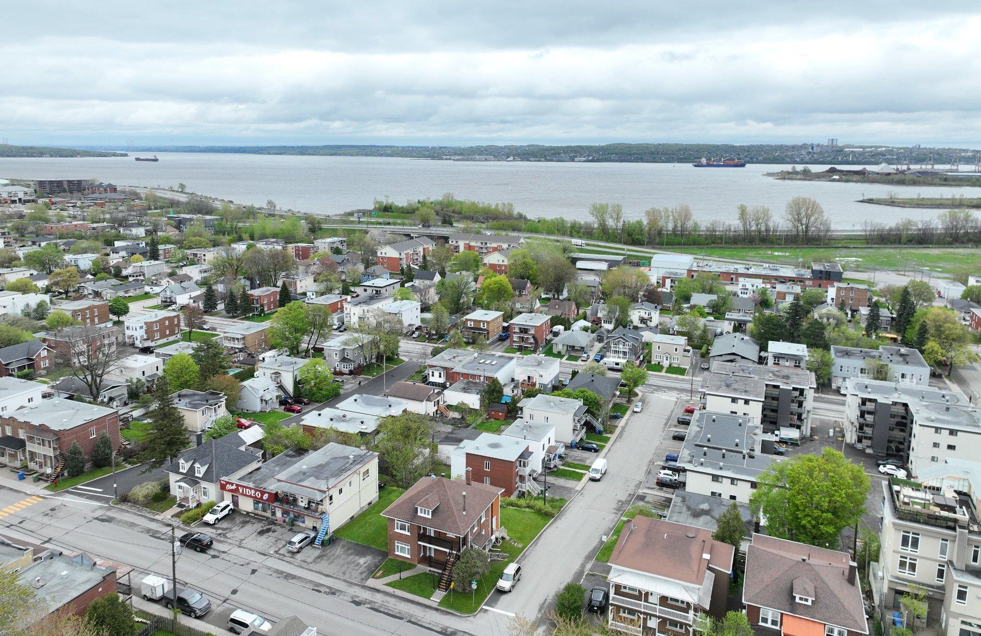 









3376


Ch. Royal

,
Québec (Beauport),




QC
G1E1W2

