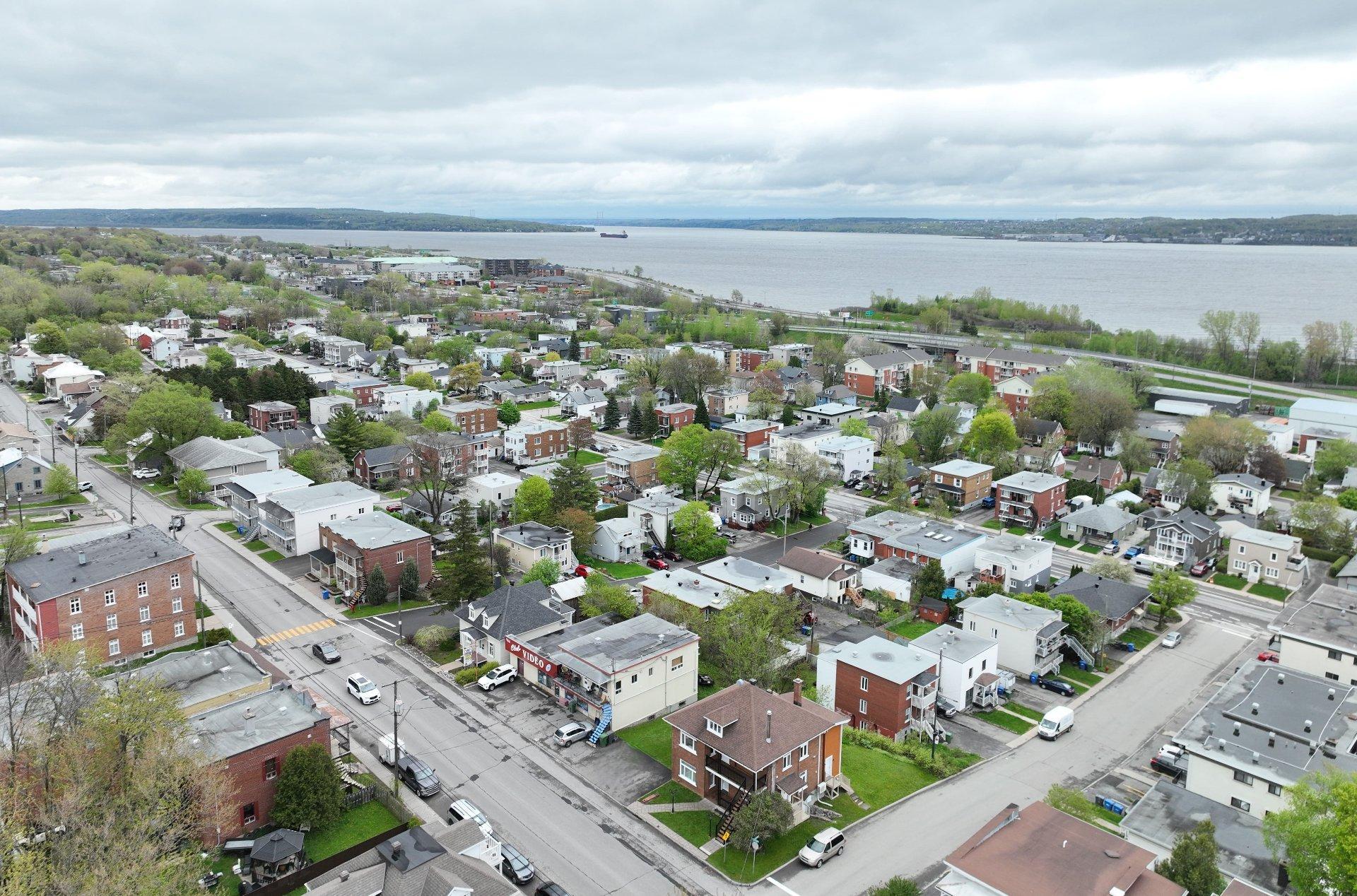 









3376


Ch. Royal

,
Québec (Beauport),




QC
G1E1W2

