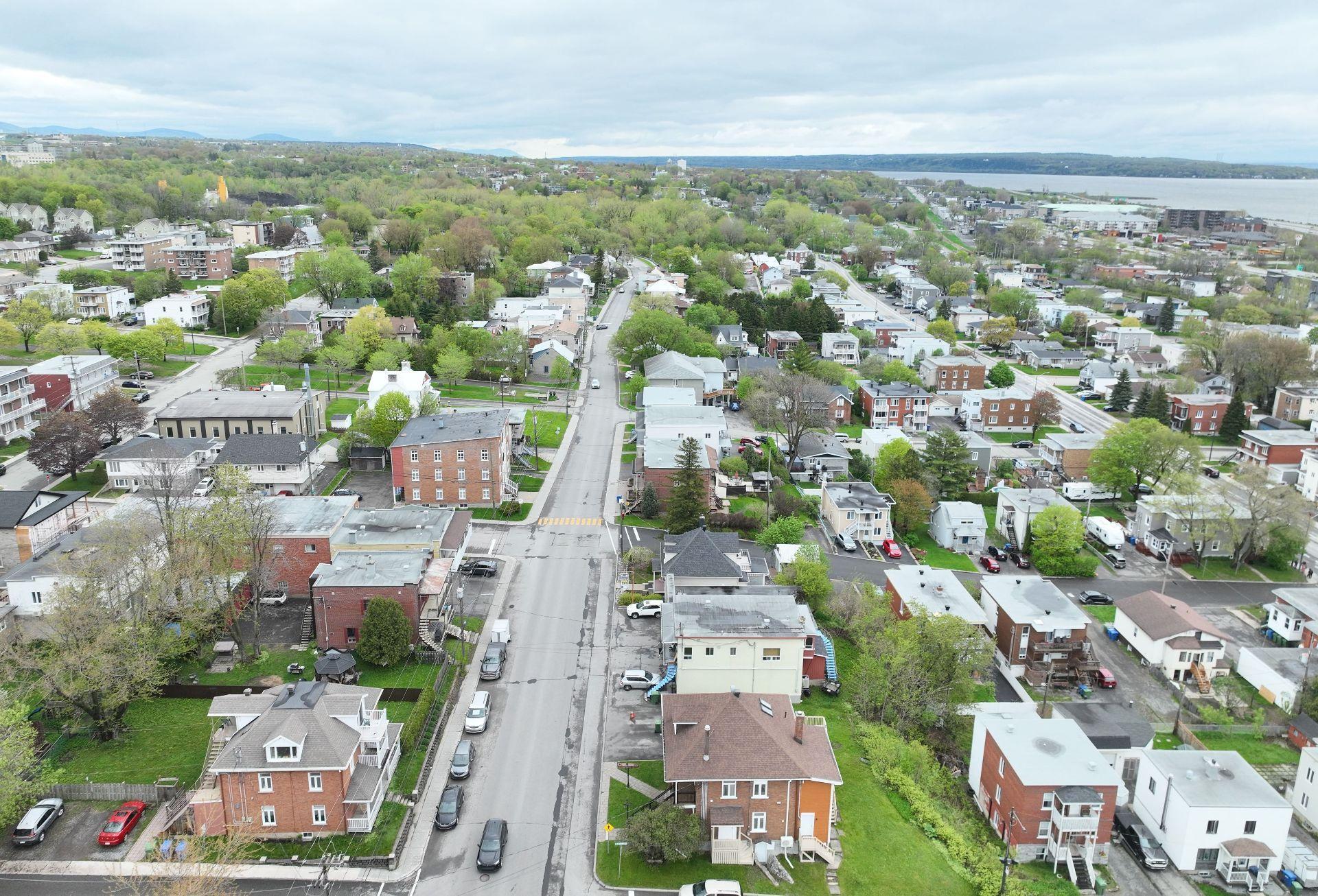 









3376


Ch. Royal

,
Québec (Beauport),




QC
G1E1W2

