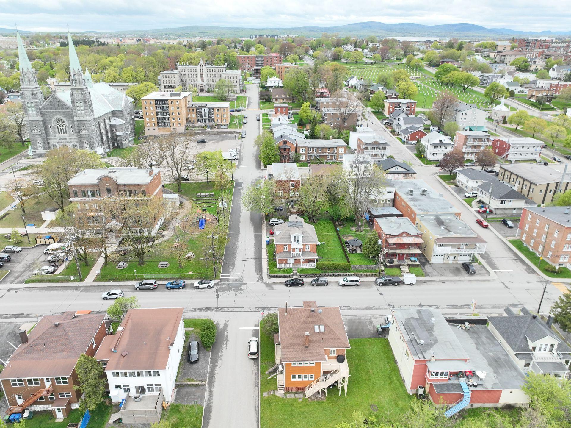 









3376


Ch. Royal

,
Québec (Beauport),




QC
G1E1W2

