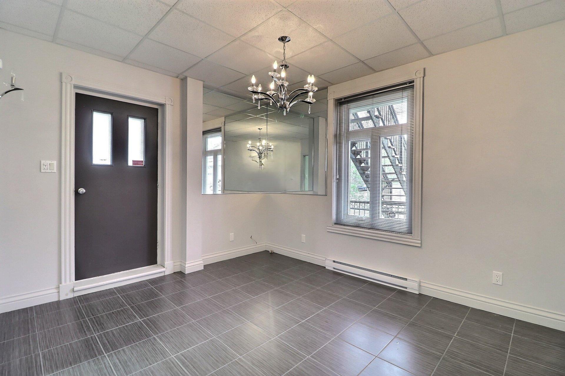 









3376


Ch. Royal

,
Québec (Beauport),




QC
G1E1W2

